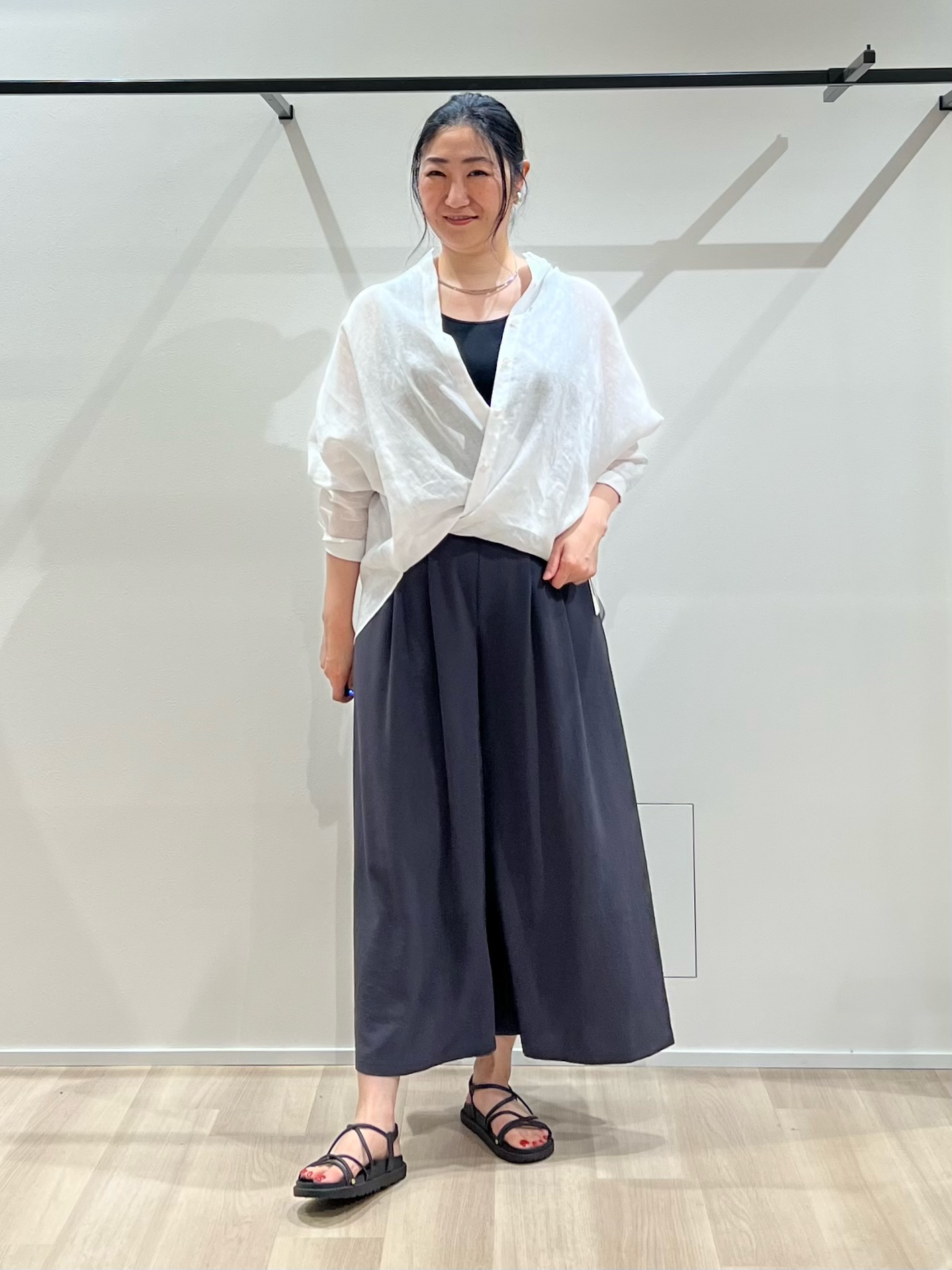 TOMOMIさんの「UNTITLED｜【麻100】リネンドルマンシャツ」を使ったコーディネート