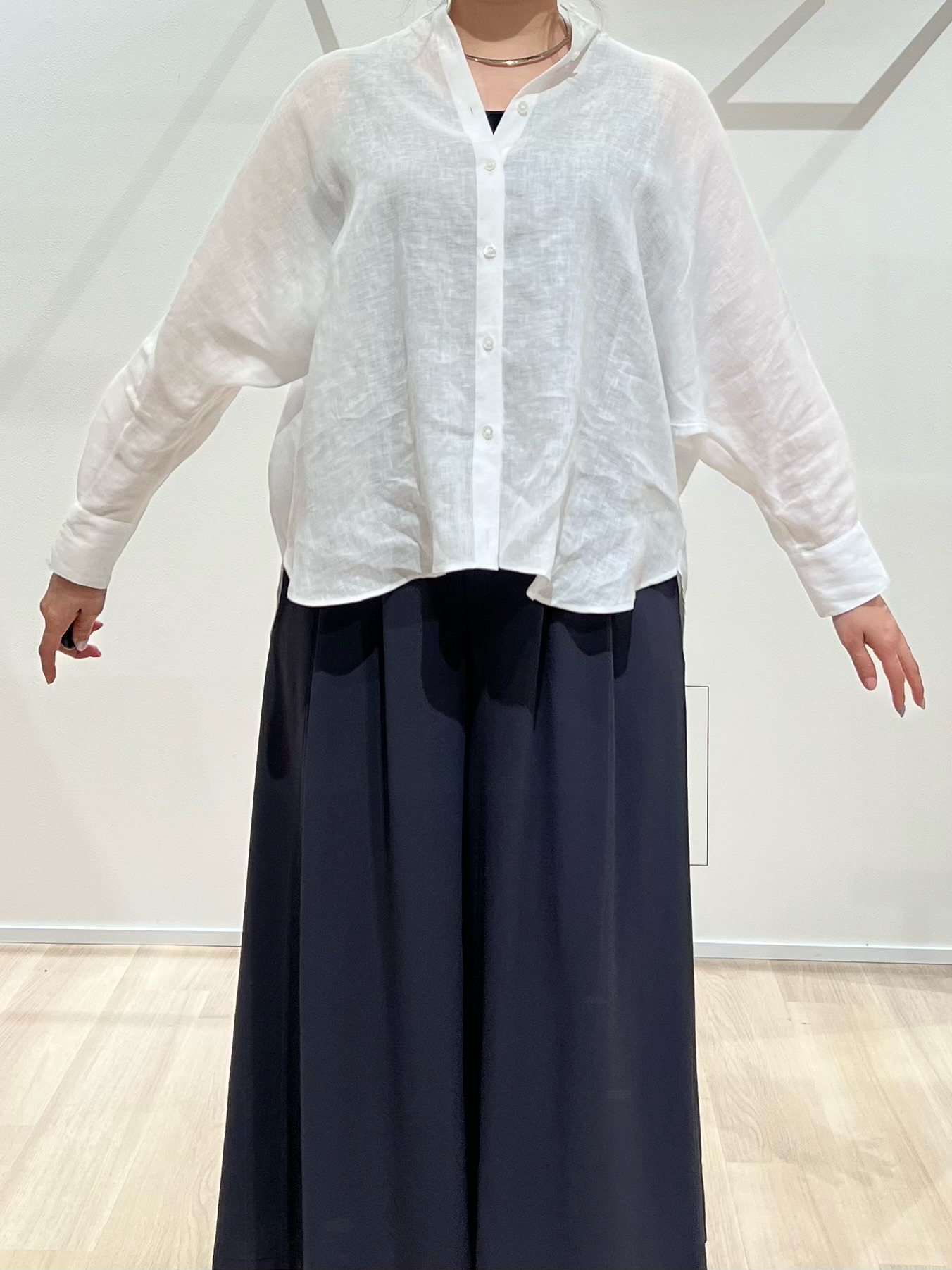 TOMOMIさんの「UNTITLED｜【麻100】リネンドルマンシャツ」を使ったコーディネート