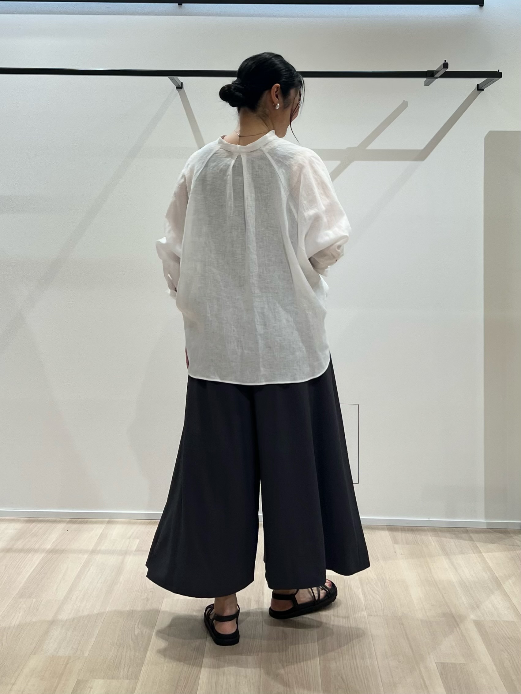 TOMOMIさんの「UNTITLED｜【麻100】リネンドルマンシャツ」を使ったコーディネート