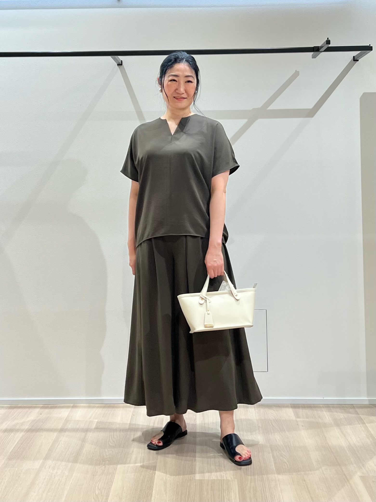 TOMOMIさんの「UNTITLED｜【麻100】リネンドルマンシャツ」を使ったコーディネート