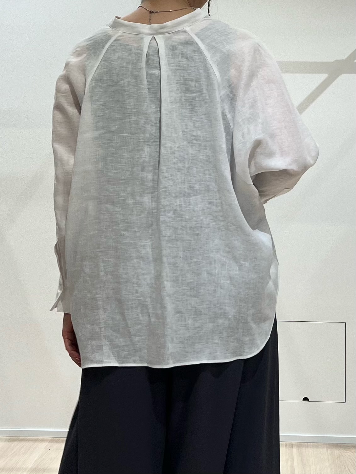 TOMOMIさんの「UNTITLED｜【麻100】リネンドルマンシャツ」を使ったコーディネート