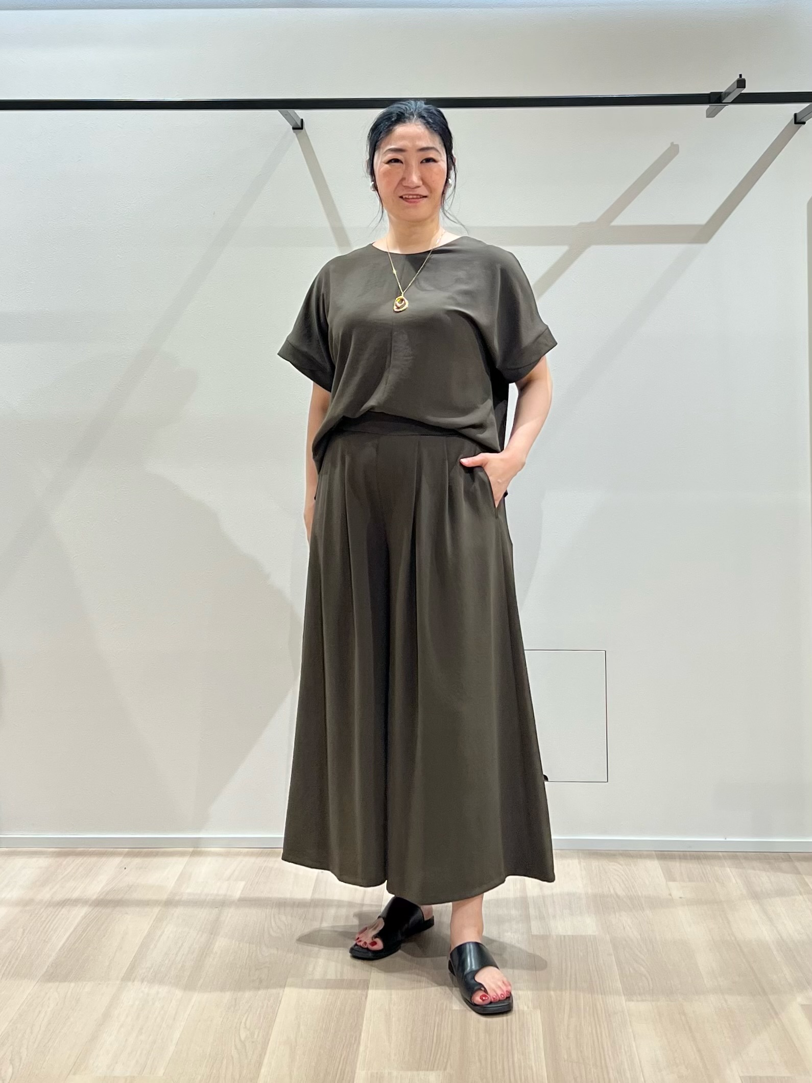 TOMOMIさんの「UNTITLED｜【麻100】リネンドルマンシャツ」を使ったコーディネート