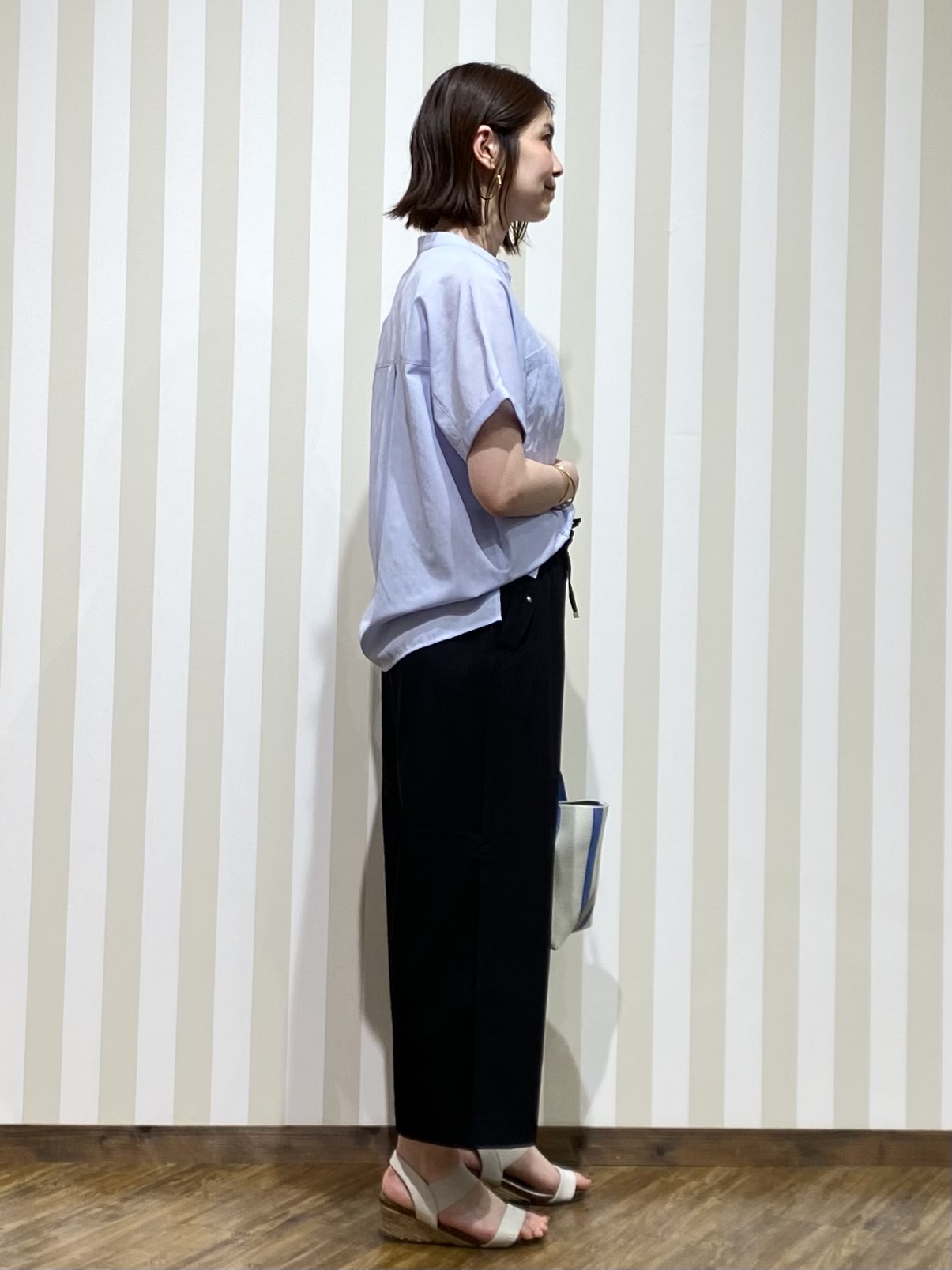 SAOさんの「SHOO･LA･RUE｜【通気性〇/UV/S-LL】風が通り抜ける 半袖バンドカラーシアーシャツ」を使ったコーディネート