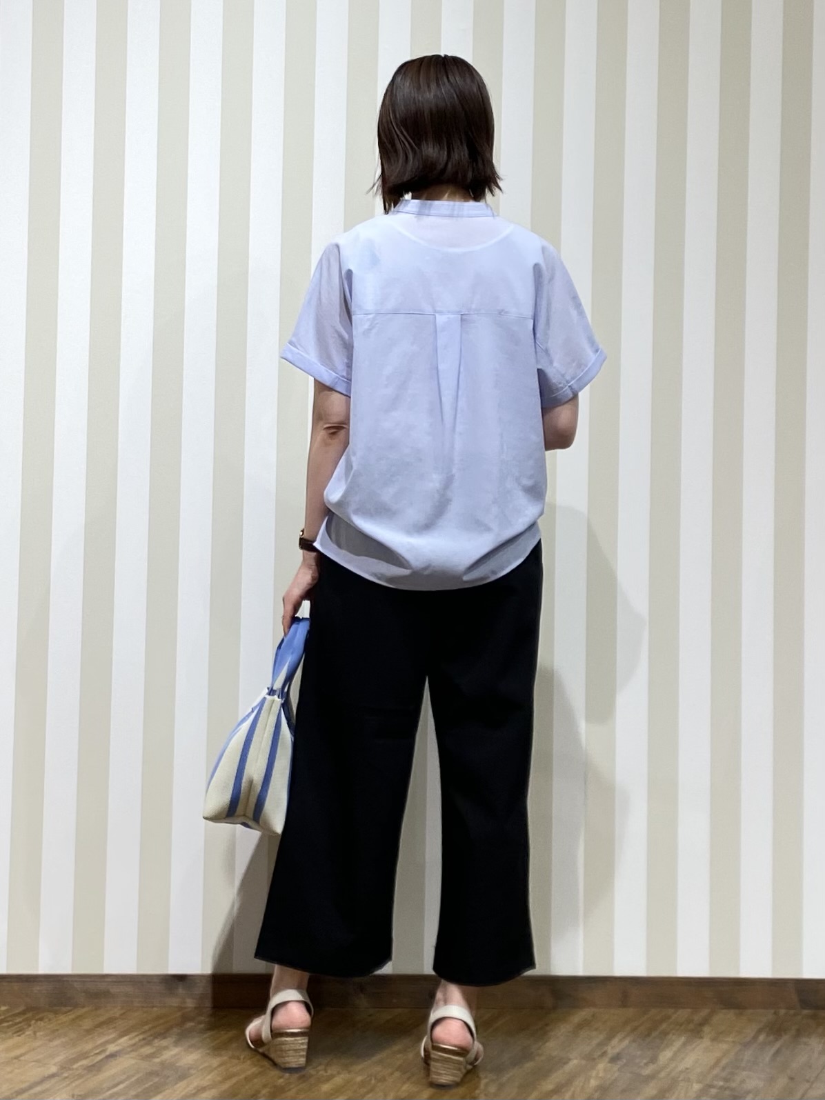 SAOさんの「SHOO･LA･RUE｜【通気性〇/UV/S-LL】風が通り抜ける 半袖バンドカラーシアーシャツ」を使ったコーディネート