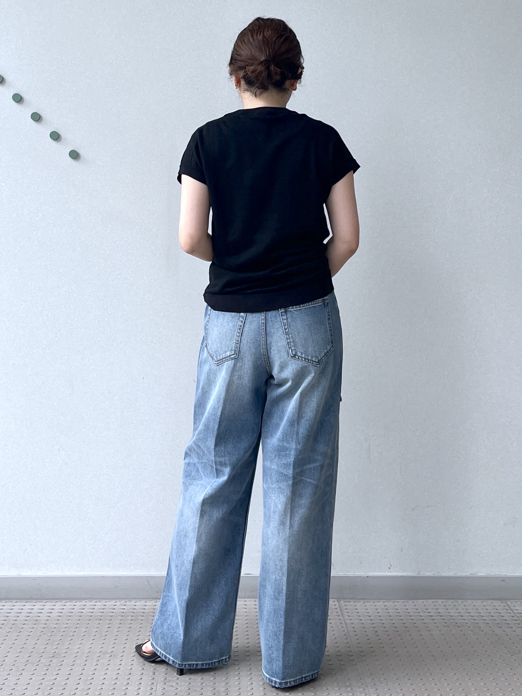 Soeさんの「DRESSTERIOR｜ヴィンテージ加工ワイドデニムパンツ」を使ったコーディネート