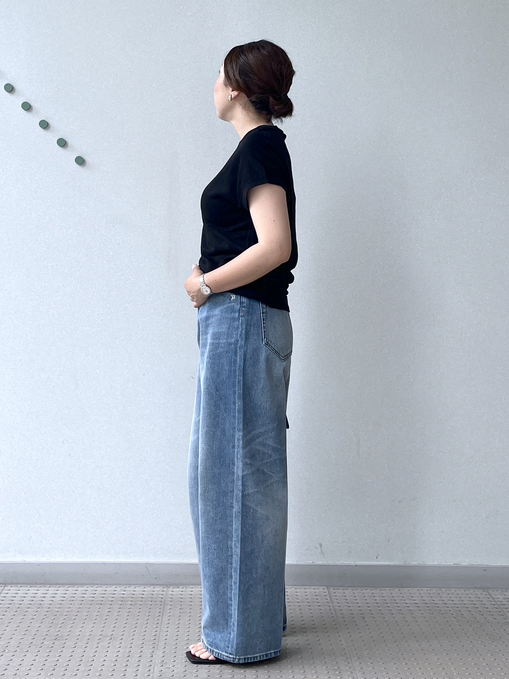 Soeさんの「DRESSTERIOR｜ヴィンテージ加工ワイドデニムパンツ」を使ったコーディネート