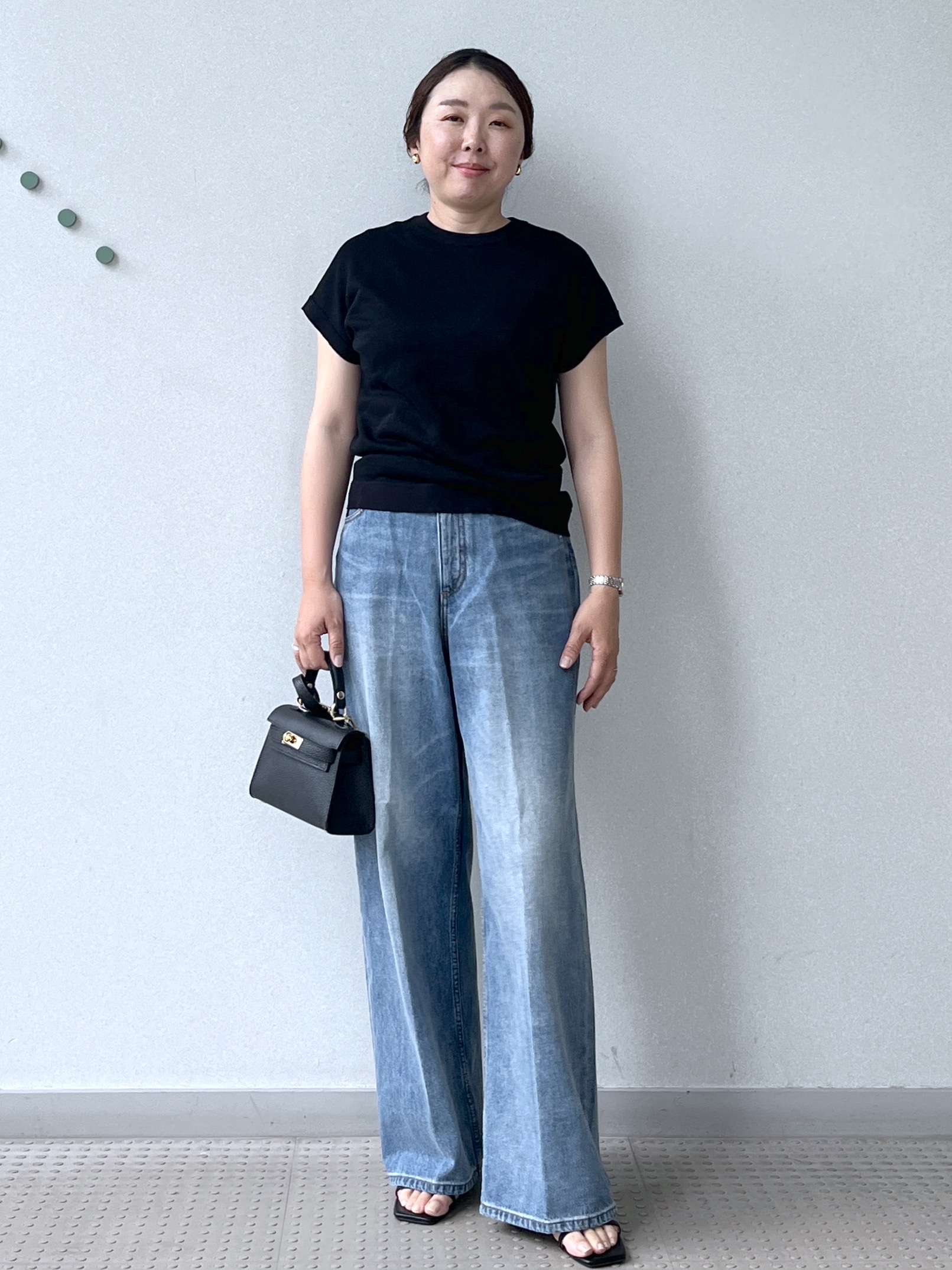 Soeさんの「DRESSTERIOR｜ヴィンテージ加工ワイドデニムパンツ」を使ったコーディネート