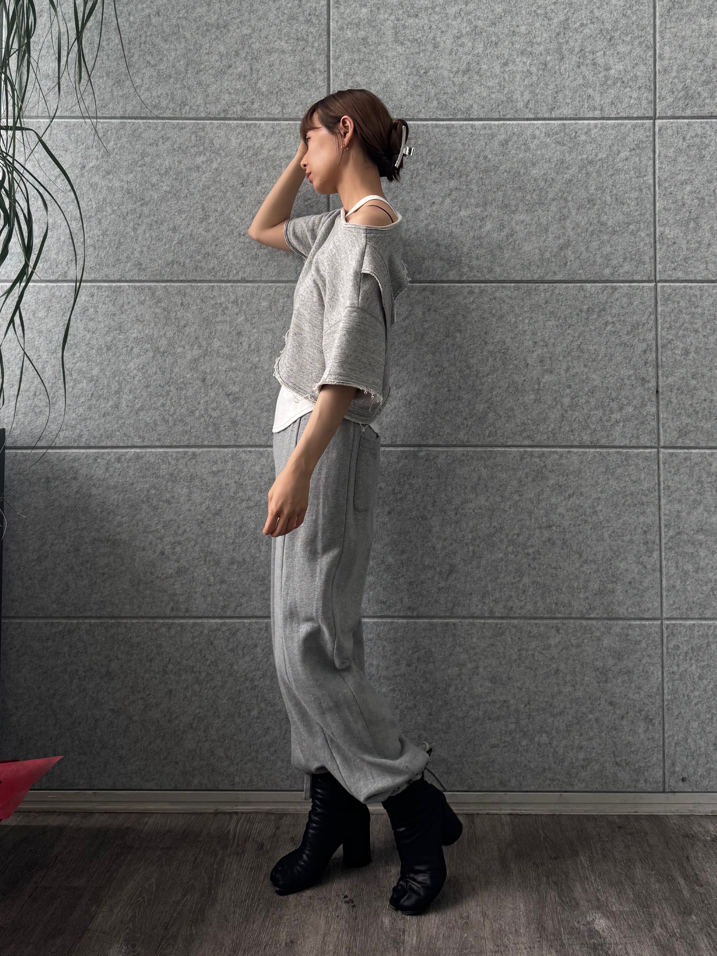 designer yukaさんの「CODE A｜back open half－sleeve sweat」を使ったコーディネート