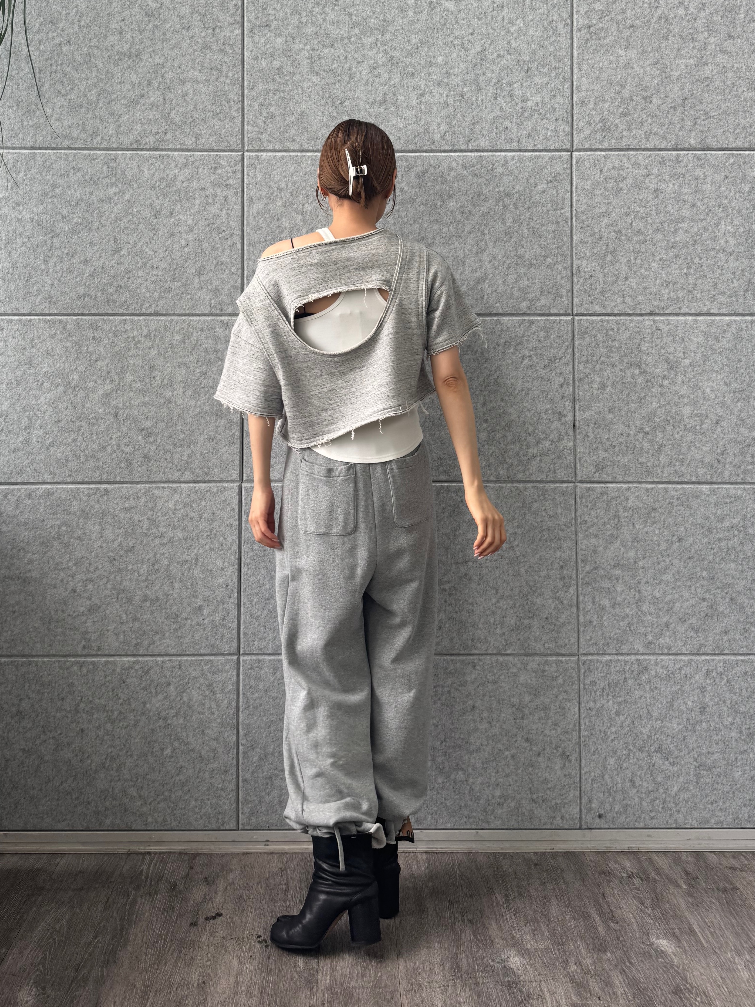 designer yukaさんの「CODE A｜back open half－sleeve sweat」を使ったコーディネート