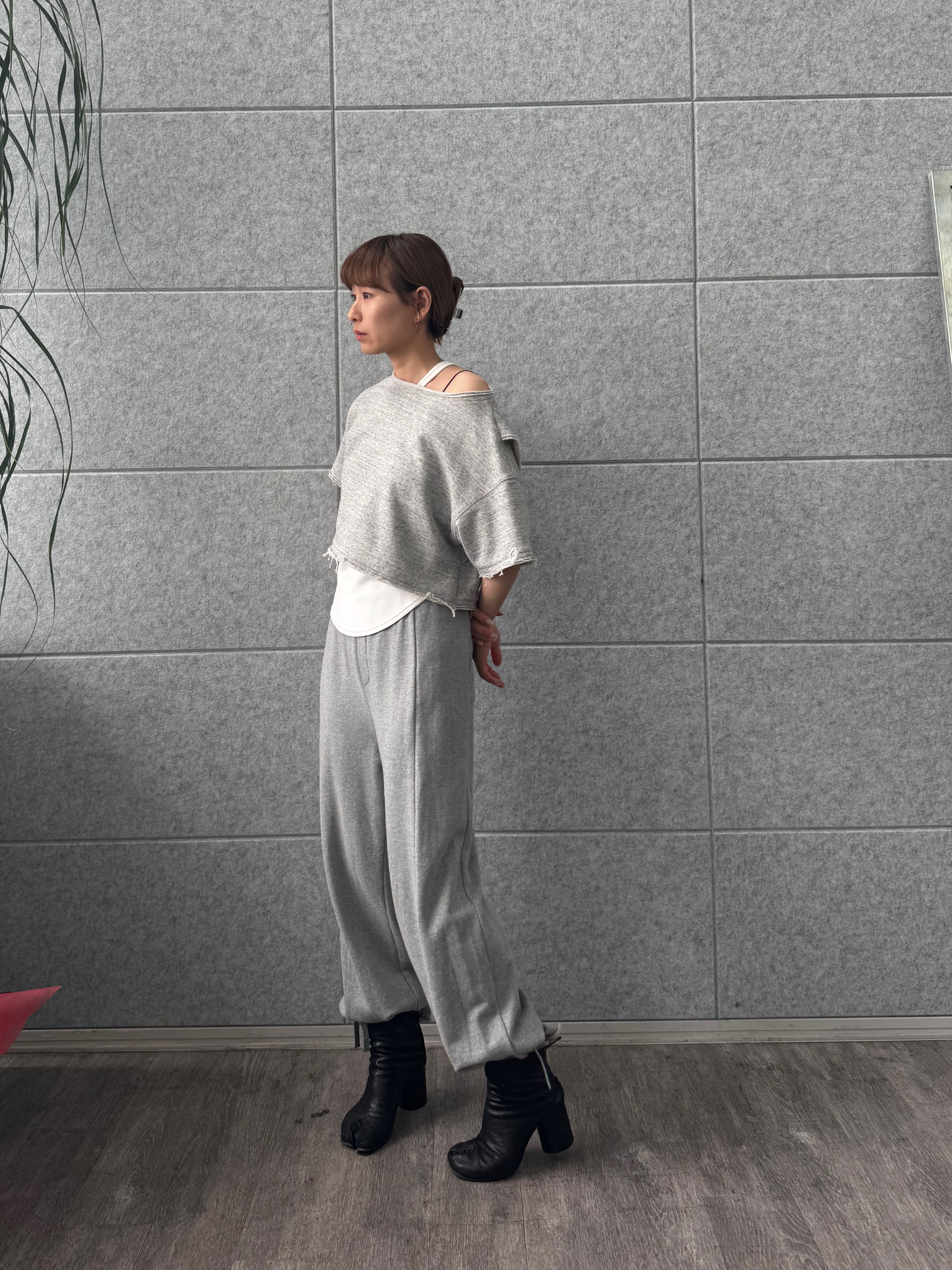 designer yukaさんの「CODE A｜back open half－sleeve sweat」を使ったコーディネート