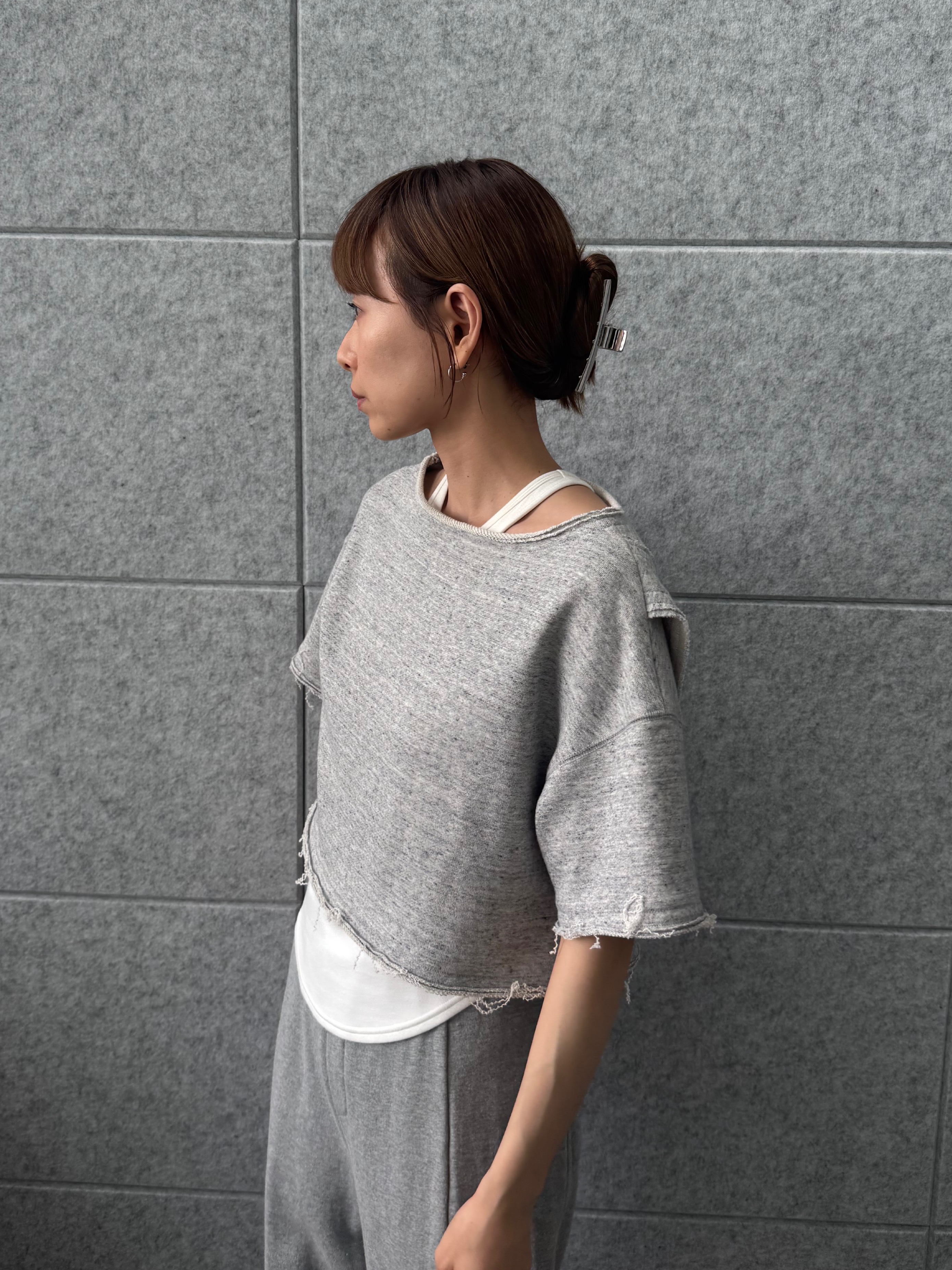 designer yukaさんの「CODE A｜back open half－sleeve sweat」を使ったコーディネート