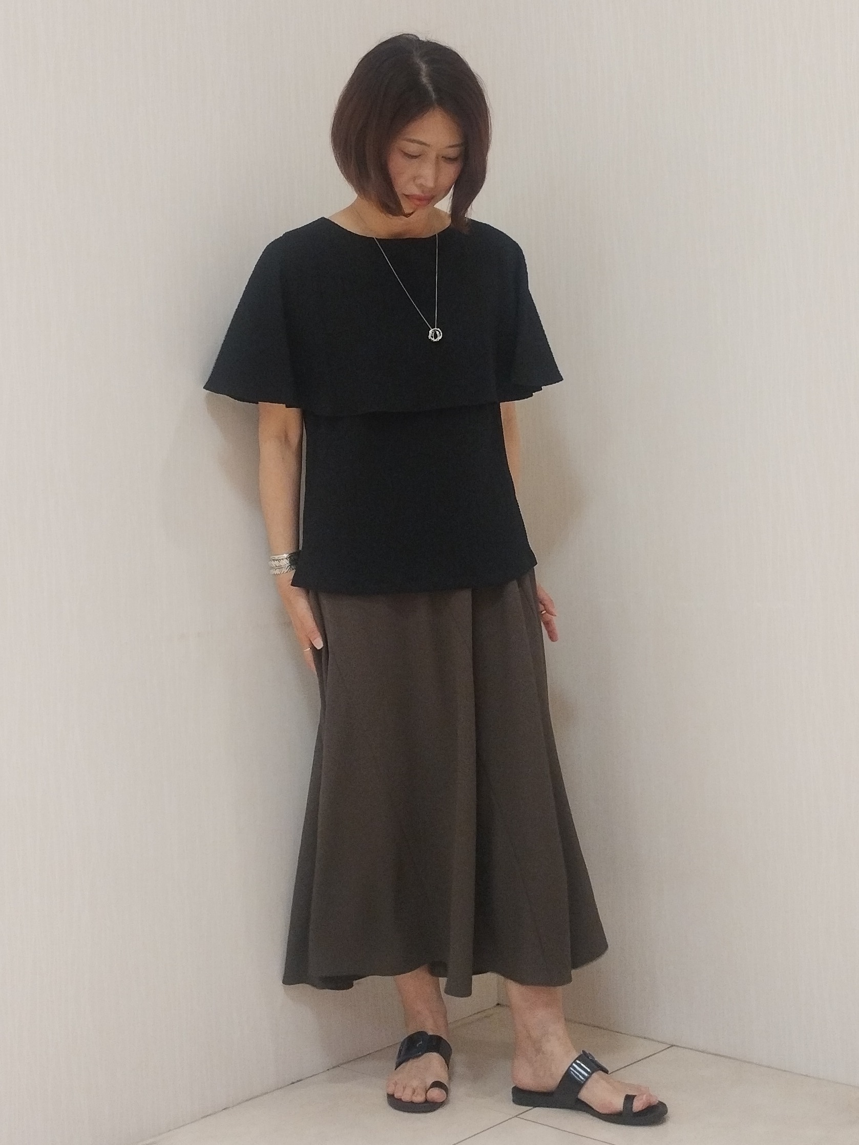 u&minus;macoさんの「UNTITLED｜【洗える/ストレッチ性/フェミニン】ケープデザインブラウス」を使ったコーディネート
