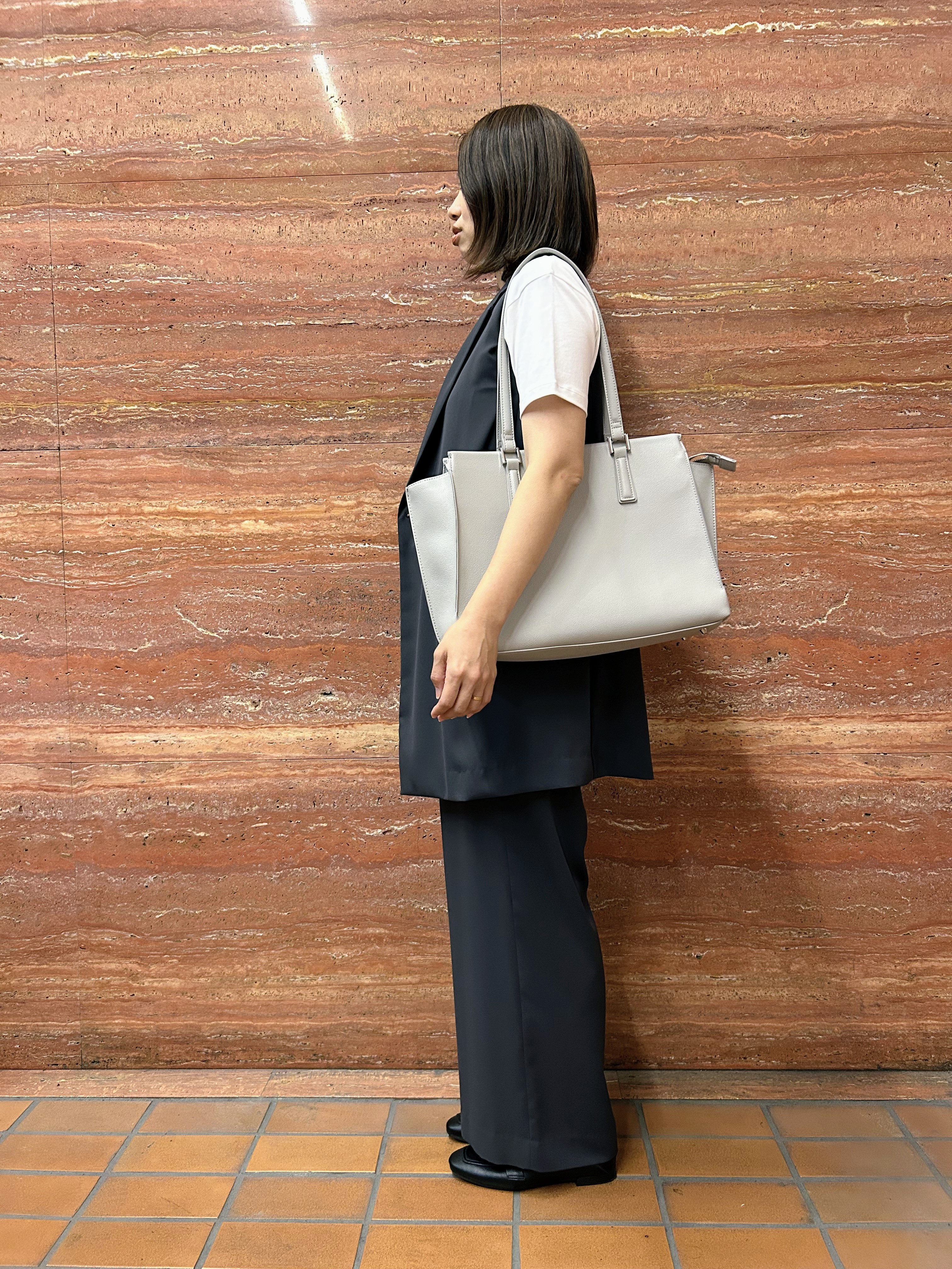 レイさんの「INDIVI｜【接触冷感／透湿／着る日傘】颯爽ジレジャケット」を使ったコーディネート