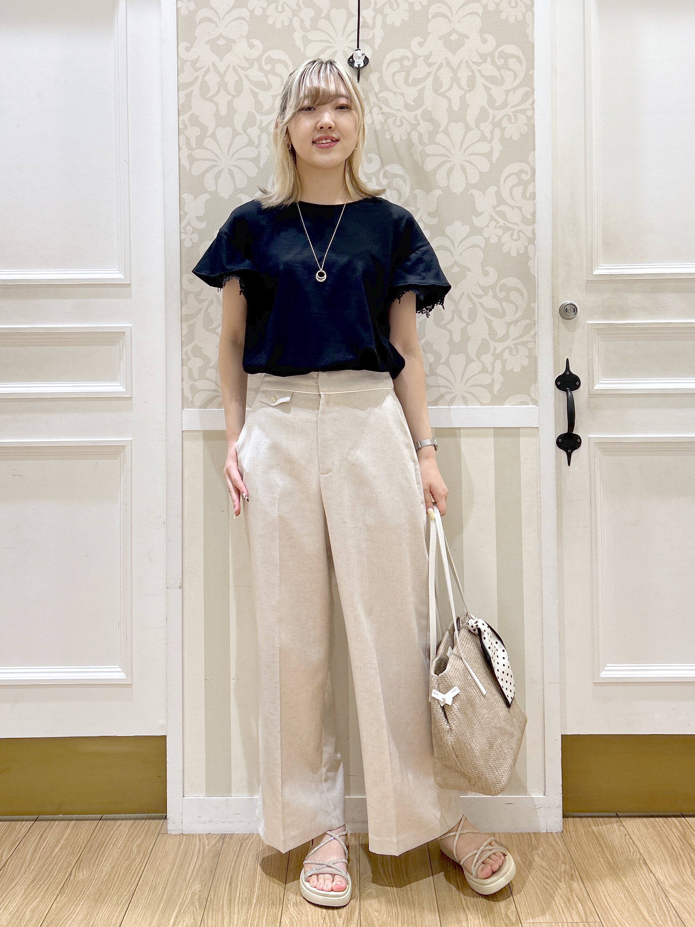 望 愛さんの「grove｜【洗濯機OK】朝晩の気温差に◎軽やかシアーシャツ」を使ったコーディネート