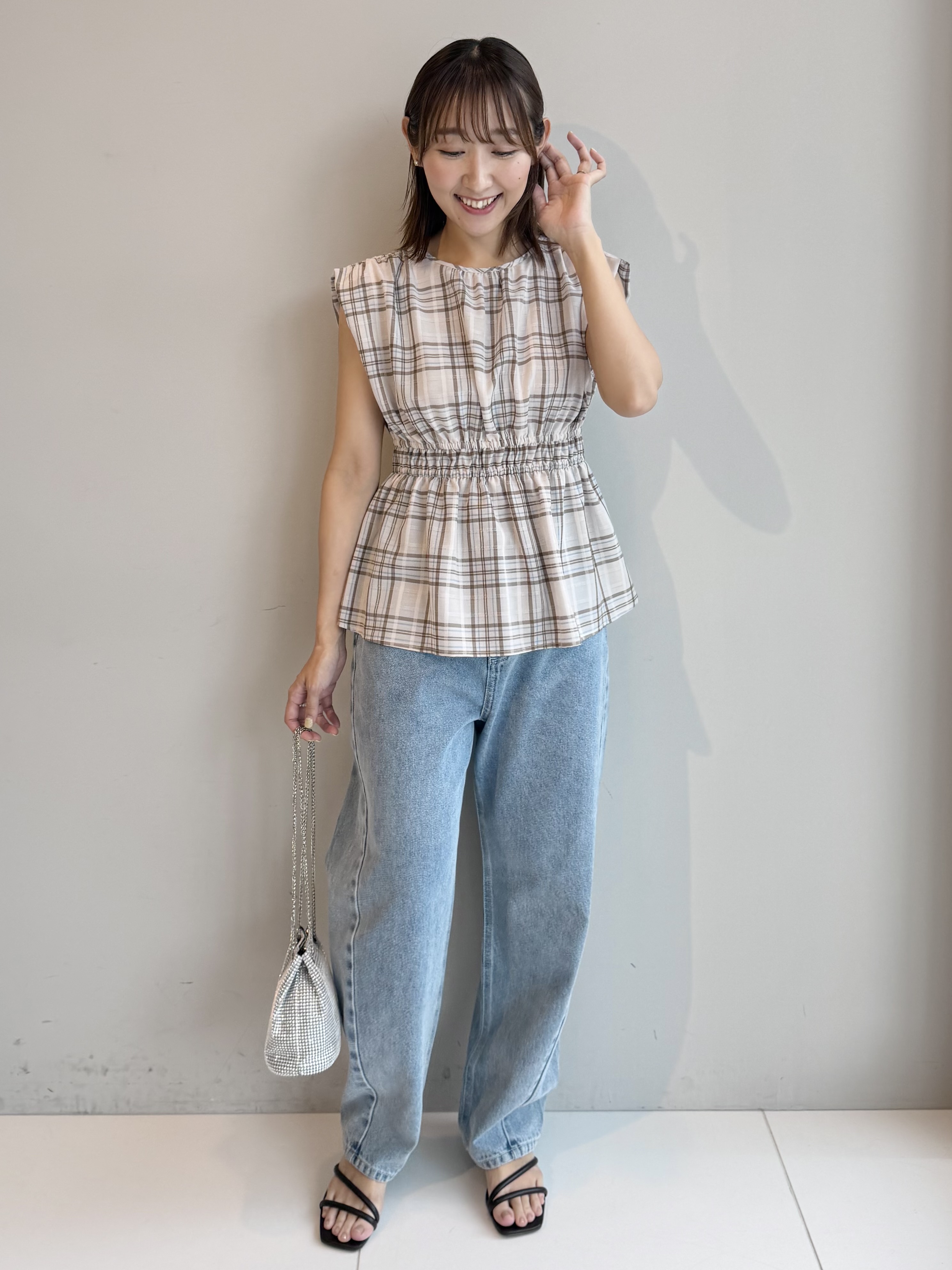 みぃさんの「index｜シアーチェックペプラムブラウス【防シワ／洗濯機OK】」を使ったコーディネート