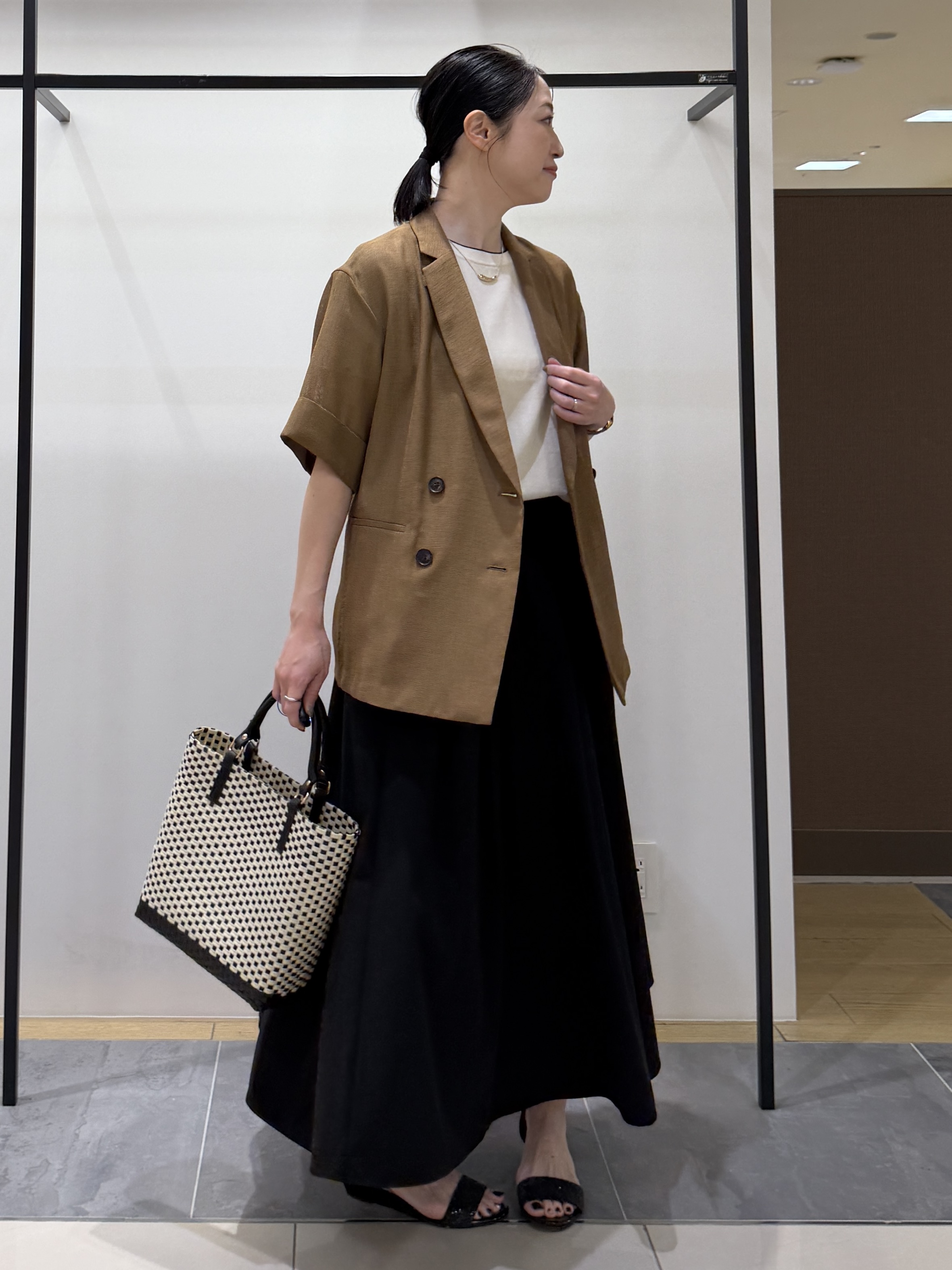 shihoさんの「INDIVI｜【洗える／メッシュ素材／SETUP可能】半袖シアージャケット」を使ったコーディネート