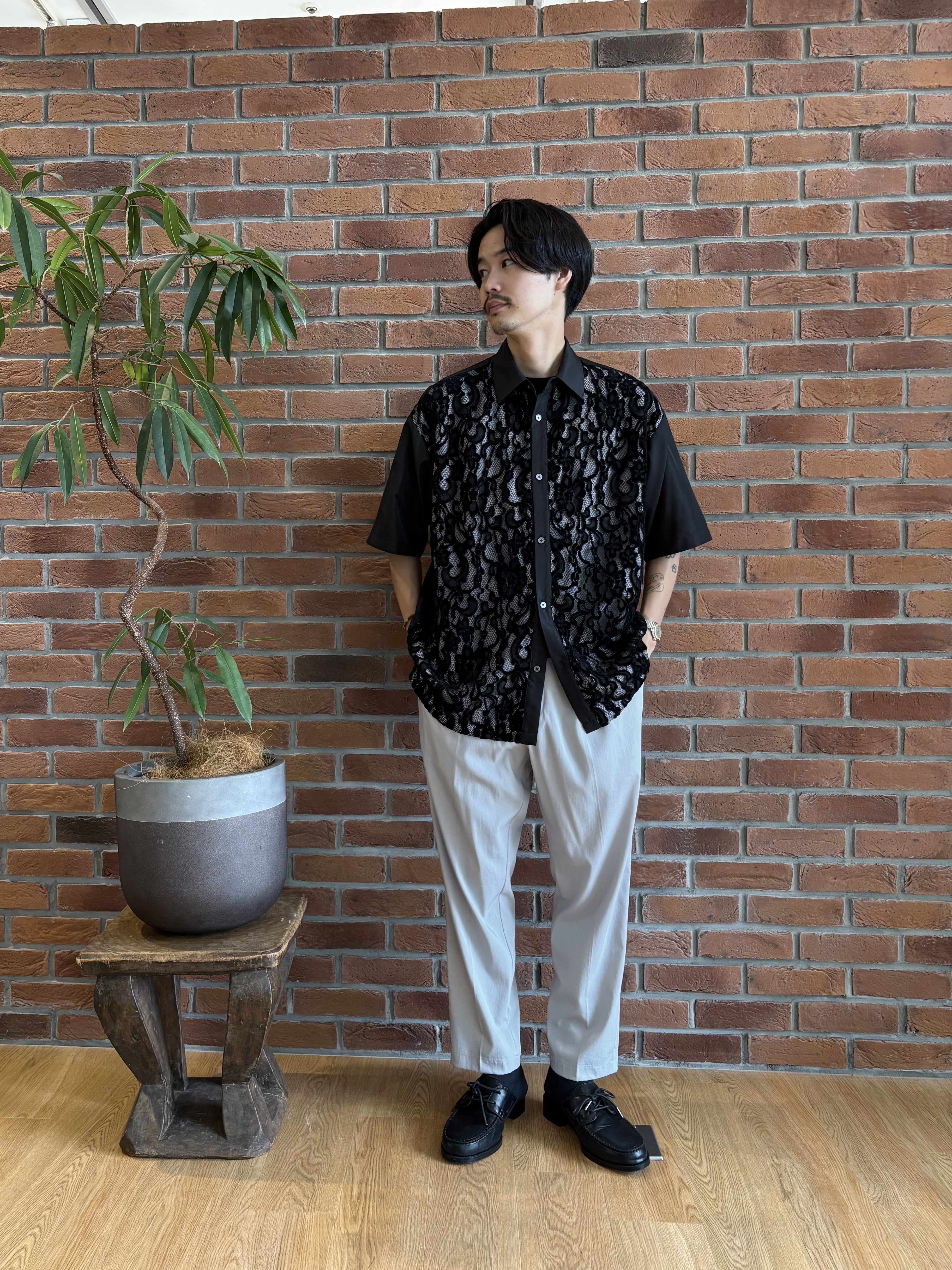 北浦歩大さんの「tk.TAKEO KIKUCHI｜【この夏大注目！】シャドウフラワーレースデザインシャツ/半袖/夏服/花柄/レース/半袖シャツ/キレイ」を使ったコーディネート