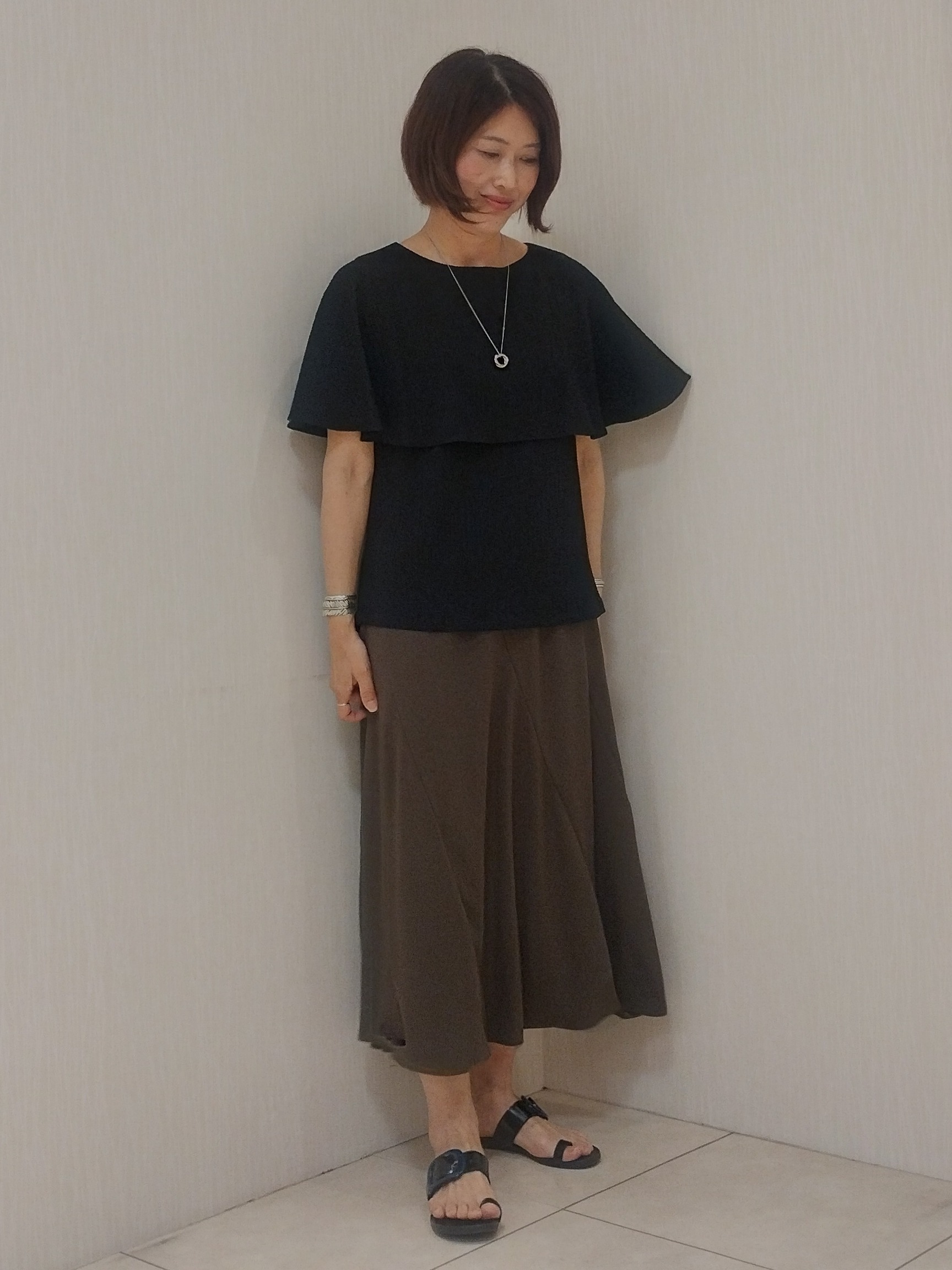 u&minus;macoさんの「UNTITLED｜【洗える/ストレッチ性/フェミニン】ケープデザインブラウス」を使ったコーディネート