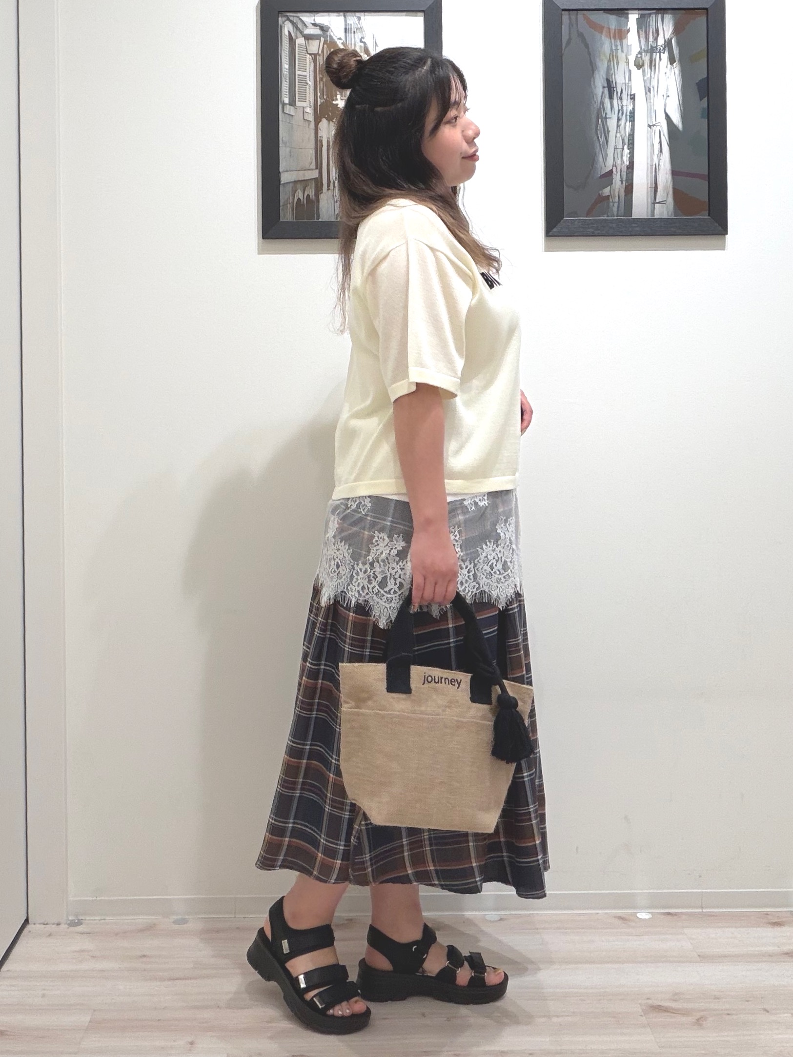 まちゃんなちゃんさんの「SHOO･LA･RUE｜【前後2WAY/S-LL】レイヤードの幅が広がる 裾レースタンクトップ」を使ったコーディネート