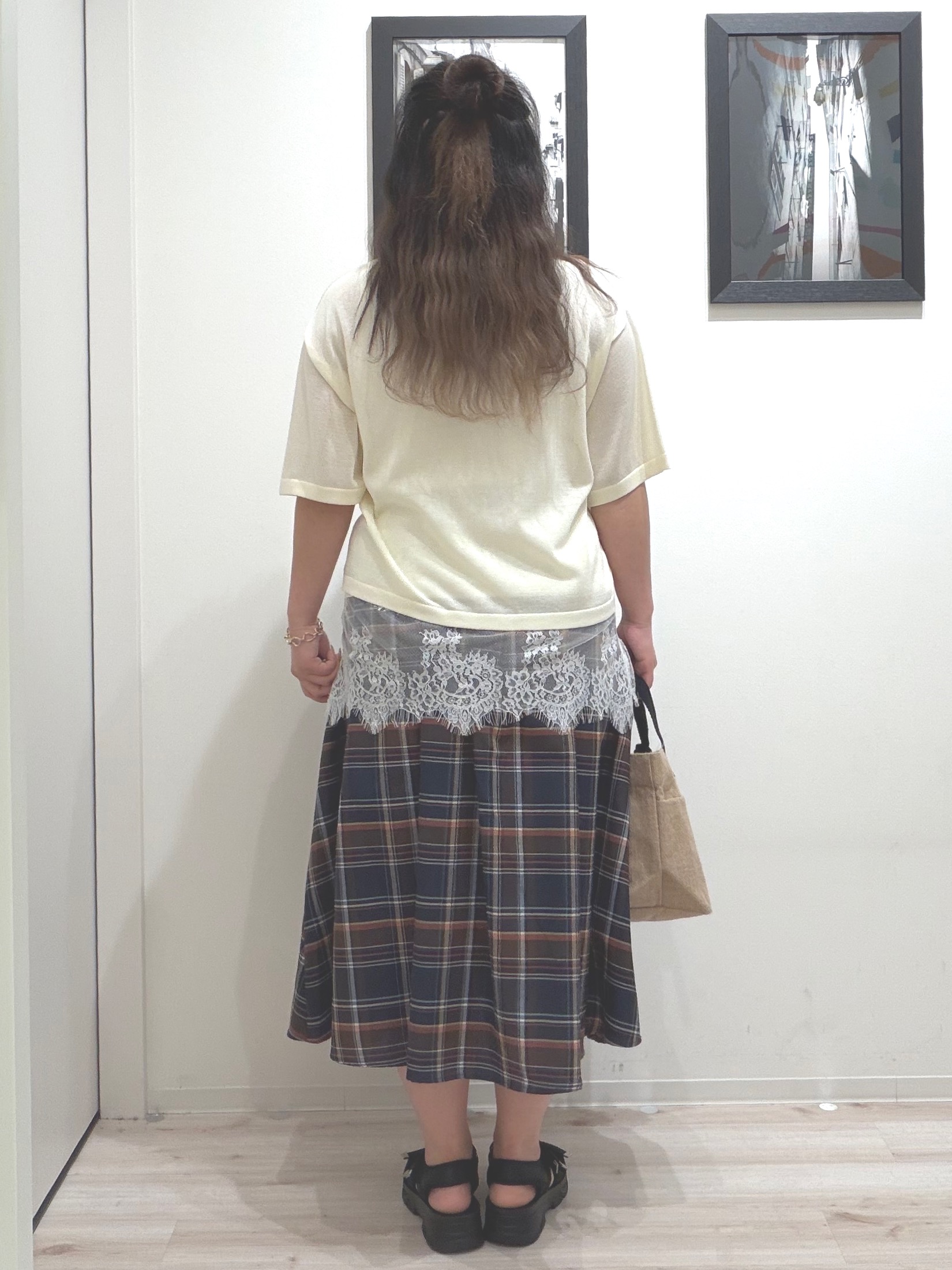 まちゃんなちゃんさんの「SHOO･LA･RUE｜【前後2WAY/S-LL】レイヤードの幅が広がる 裾レースタンクトップ」を使ったコーディネート