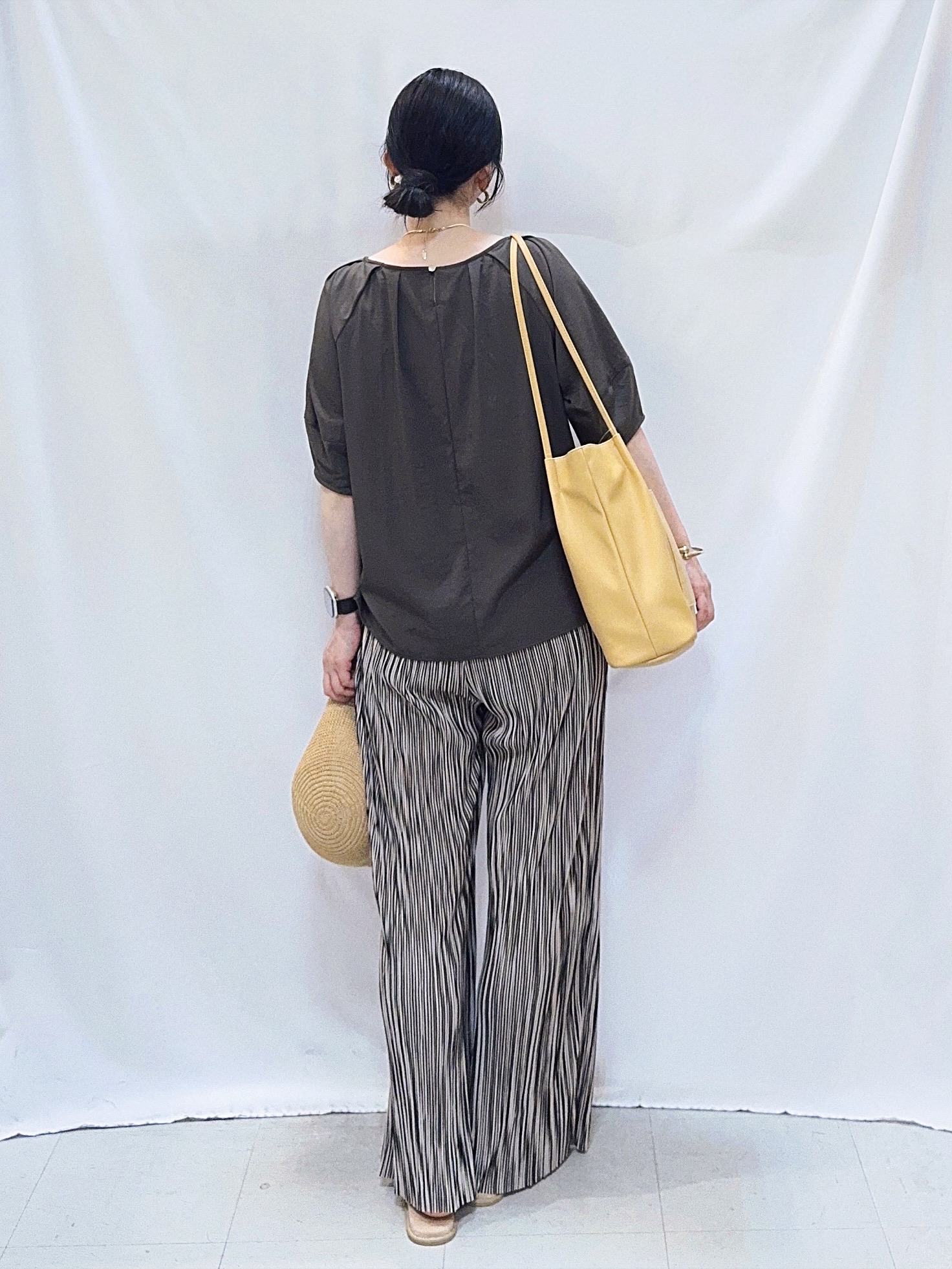 𝐇𝐢𝐫𝐨𝐦𝐢さんの「SHOO･LA･RUE｜【S-LL/洗濯機可/セットアップ可】軽凛(かろりん) タックブラウス」を使ったコーディネート