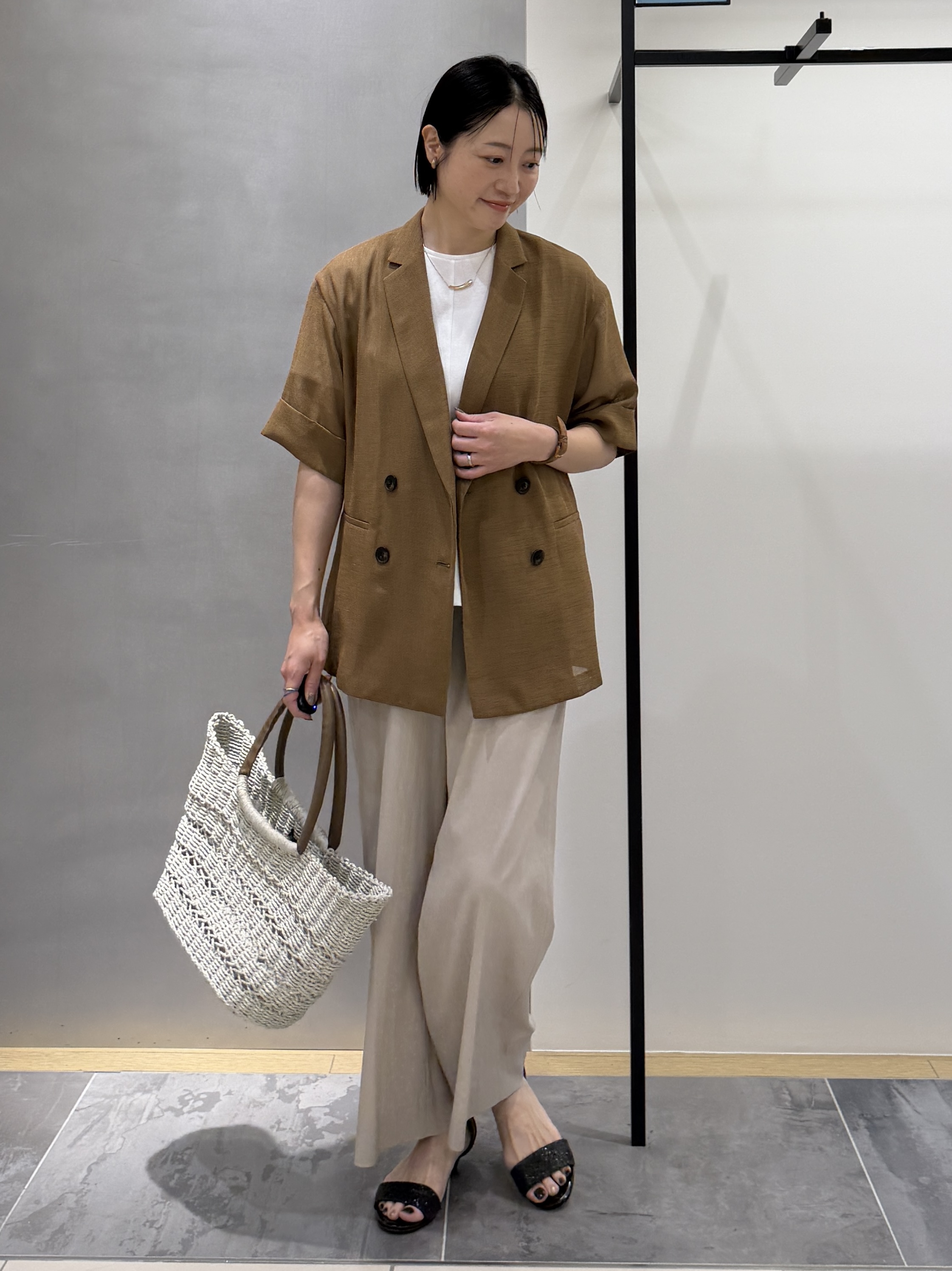 shihoさんの「INDIVI｜【洗える／メッシュ素材／SETUP可能】半袖シアージャケット」を使ったコーディネート