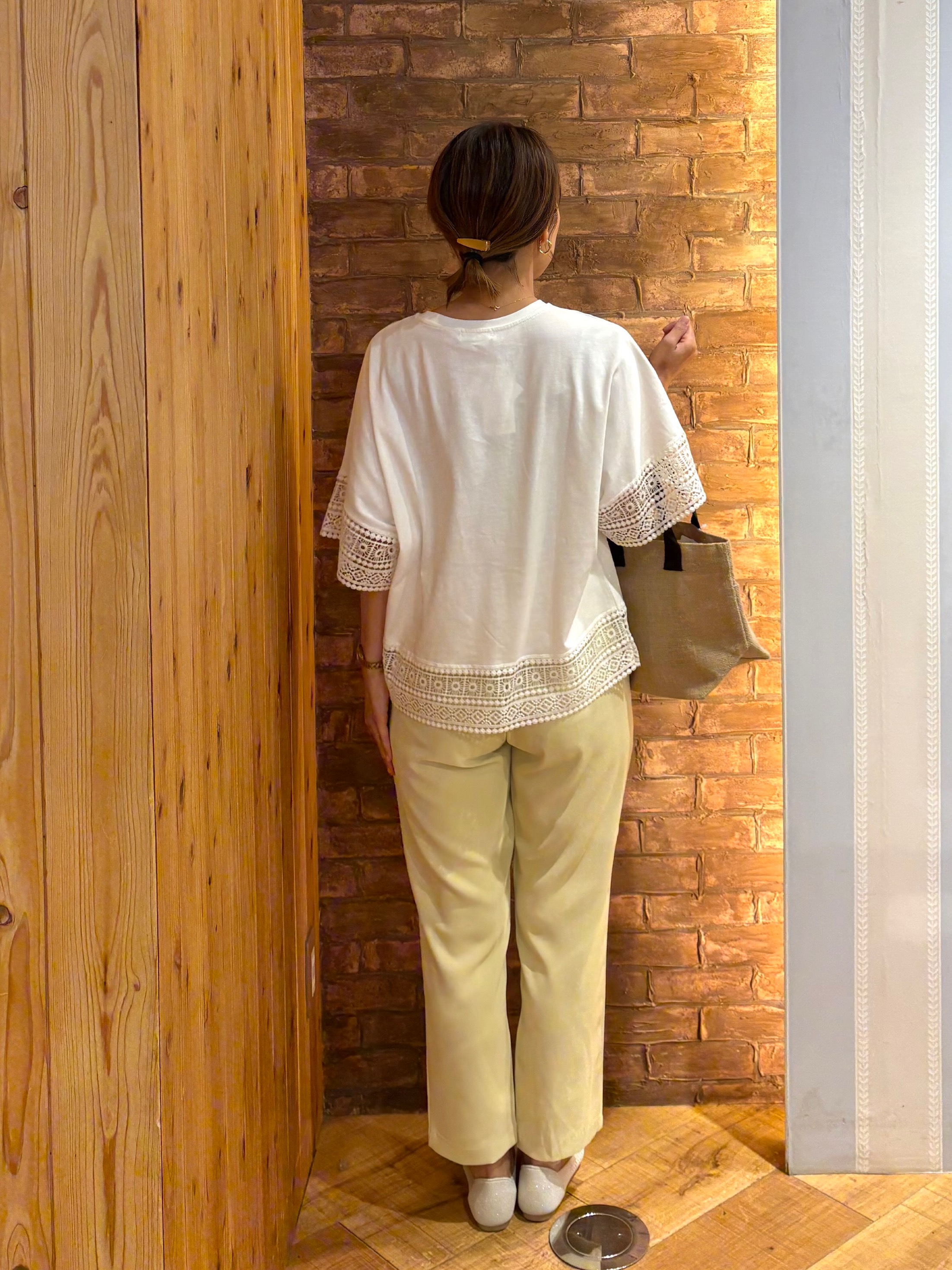 mieさんの「SHOO･LA･RUE｜【洗濯機可/体型カバー/S-LL】レース使いがポイント デザインTシャツ」を使ったコーディネート