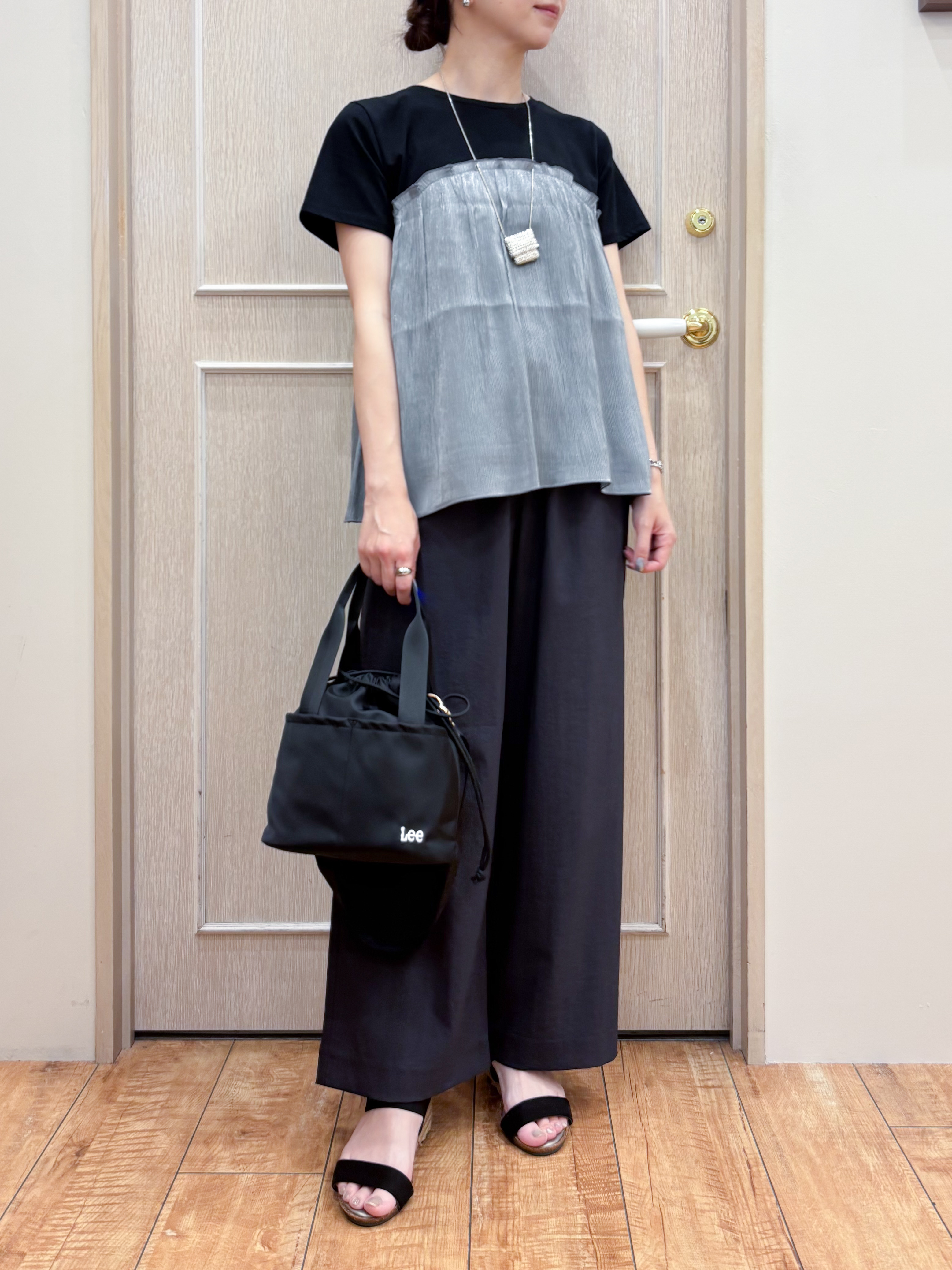 なみさんの「SHOO･LA･RUE｜【体型カバー】1枚でインせず決まる きらきらビスチェ風Tシャツ」を使ったコーディネート