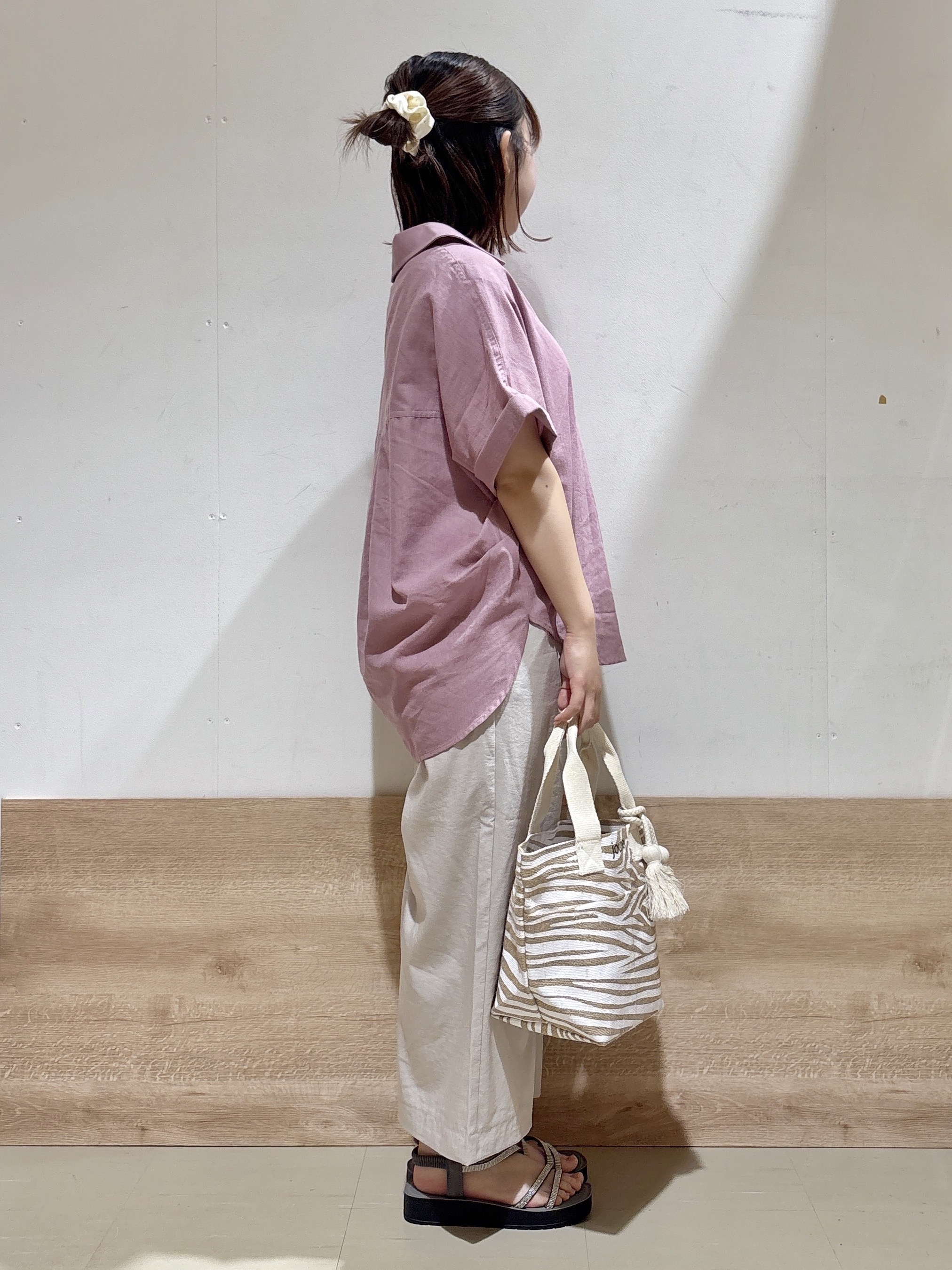 るねさんの「SHOO･LA･RUE｜【UV/吸水速乾/抗菌防臭】インせず着られる フレンチリネンスキッパーシャツ」を使ったコーディネート