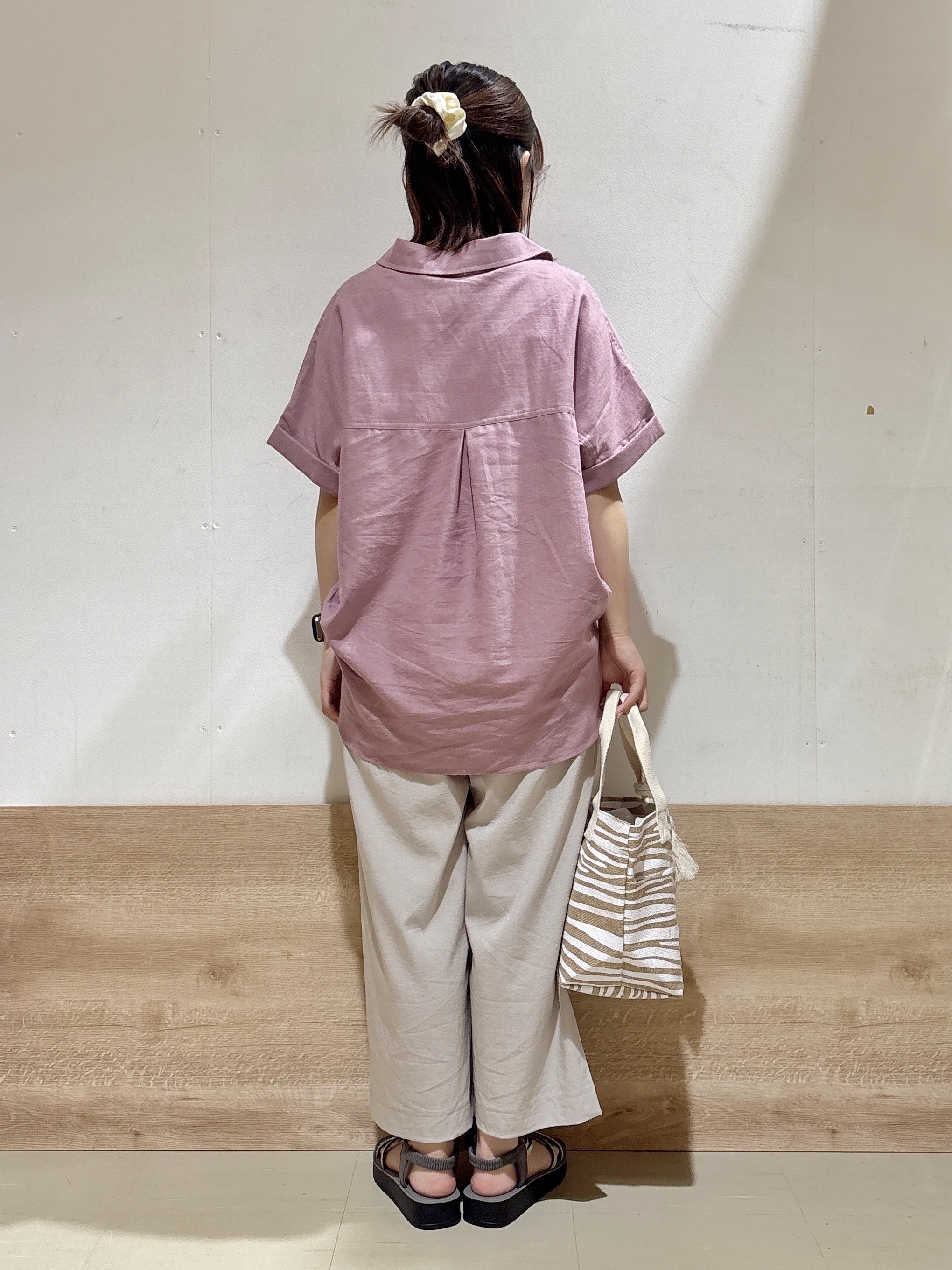 るねさんの「SHOO･LA･RUE｜【UV/吸水速乾/抗菌防臭】インせず着られる フレンチリネンスキッパーシャツ」を使ったコーディネート