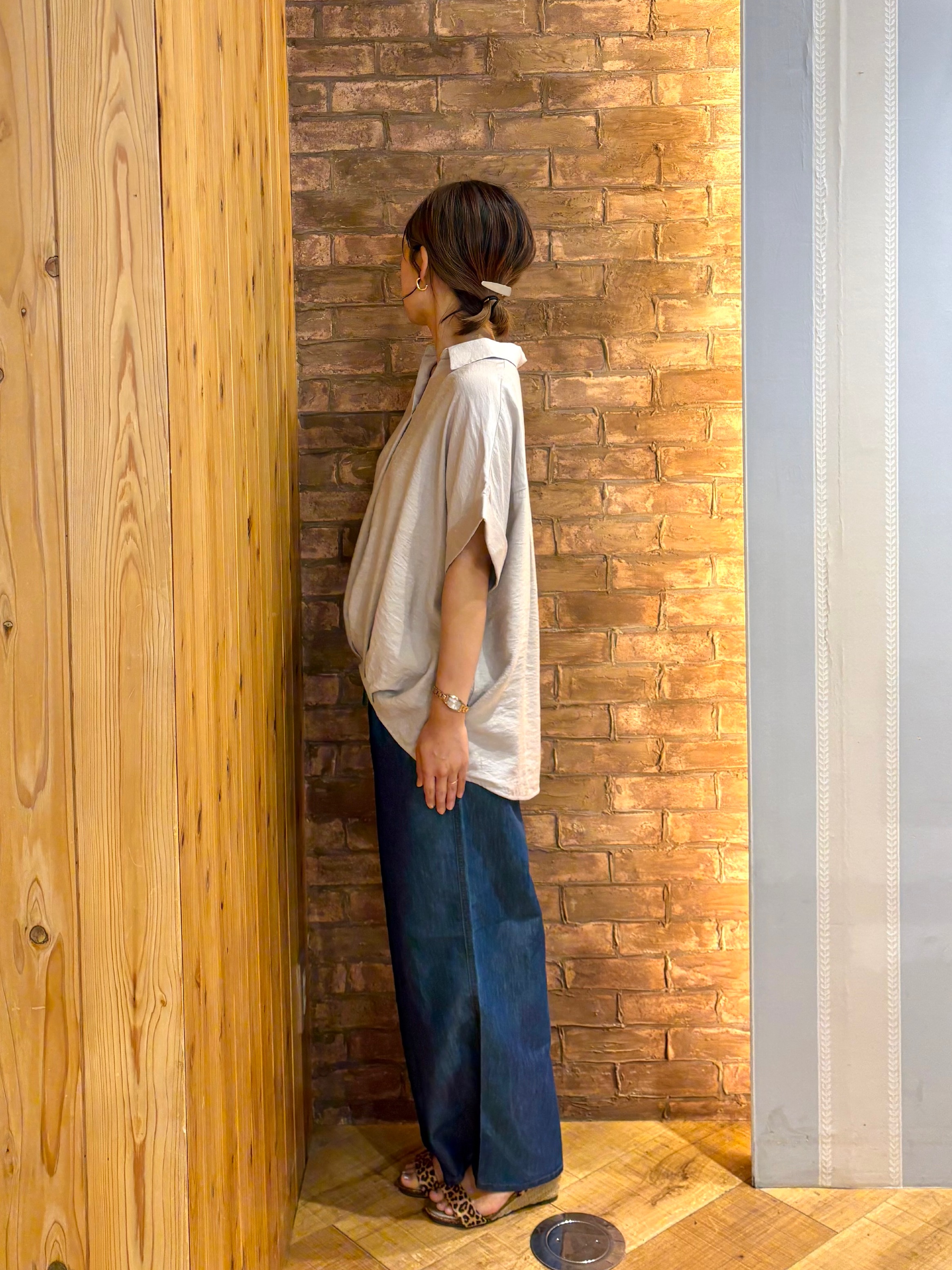 mieさんの「SHOO･LA･RUE｜【S-LL/洗濯機可】インせず着られる 裾タック スキッパーシャツ」を使ったコーディネート
