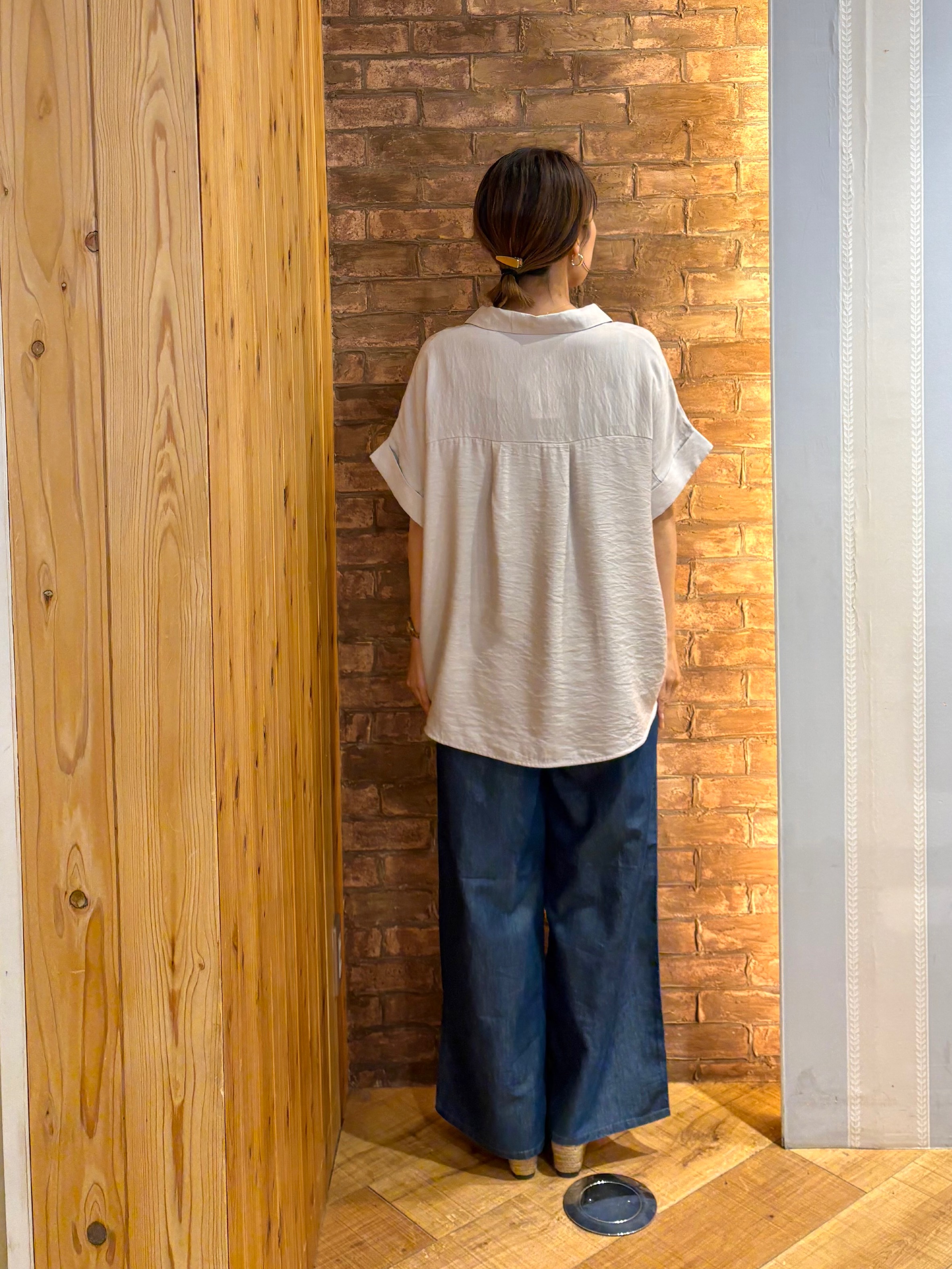mieさんの「SHOO･LA･RUE｜【S-LL/洗濯機可】インせず着られる 裾タック スキッパーシャツ」を使ったコーディネート