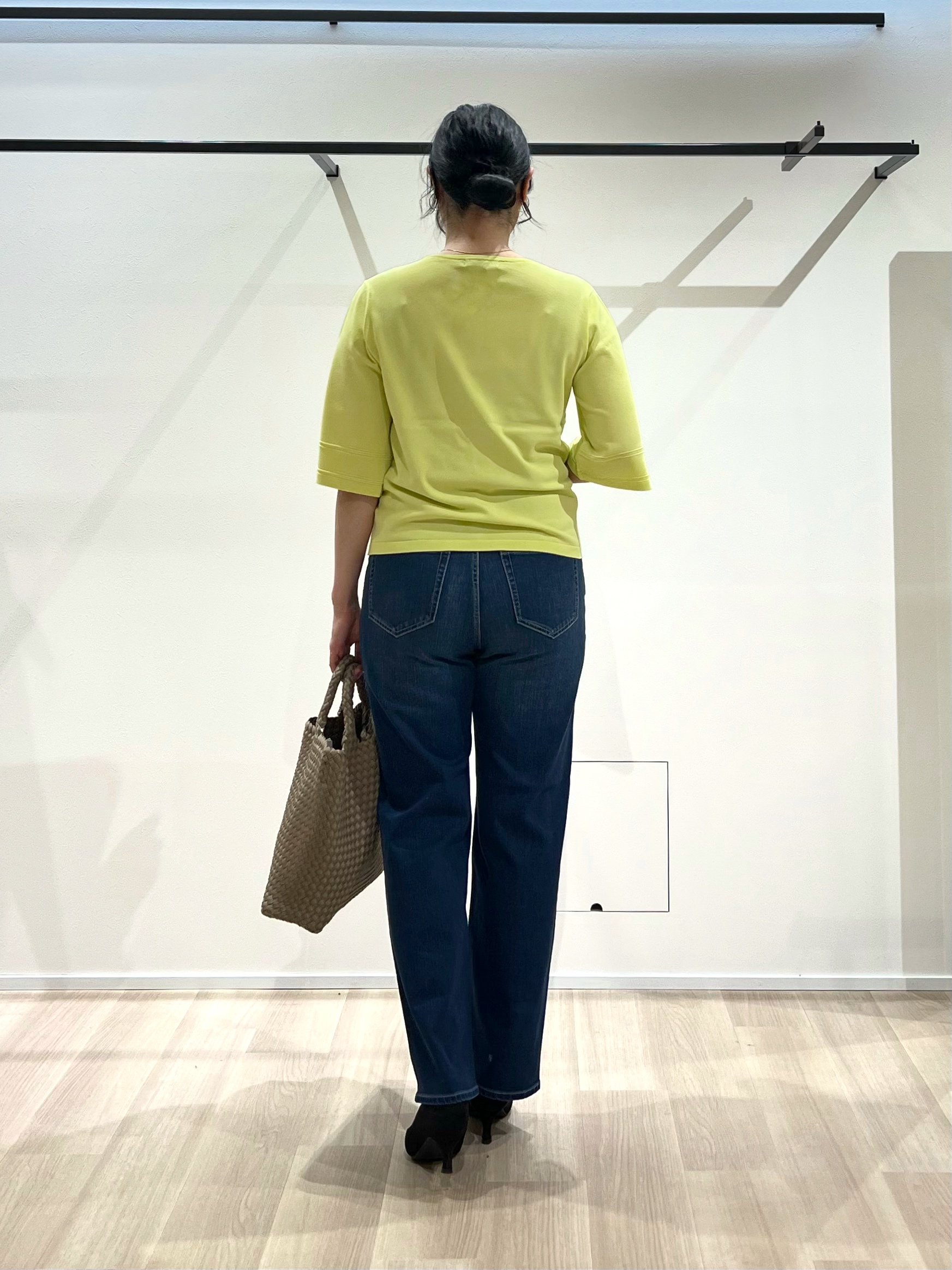 TOMOMIさんの「UNTITLED｜【洗える/清涼感】袖スリットニットプルオーバー」を使ったコーディネート