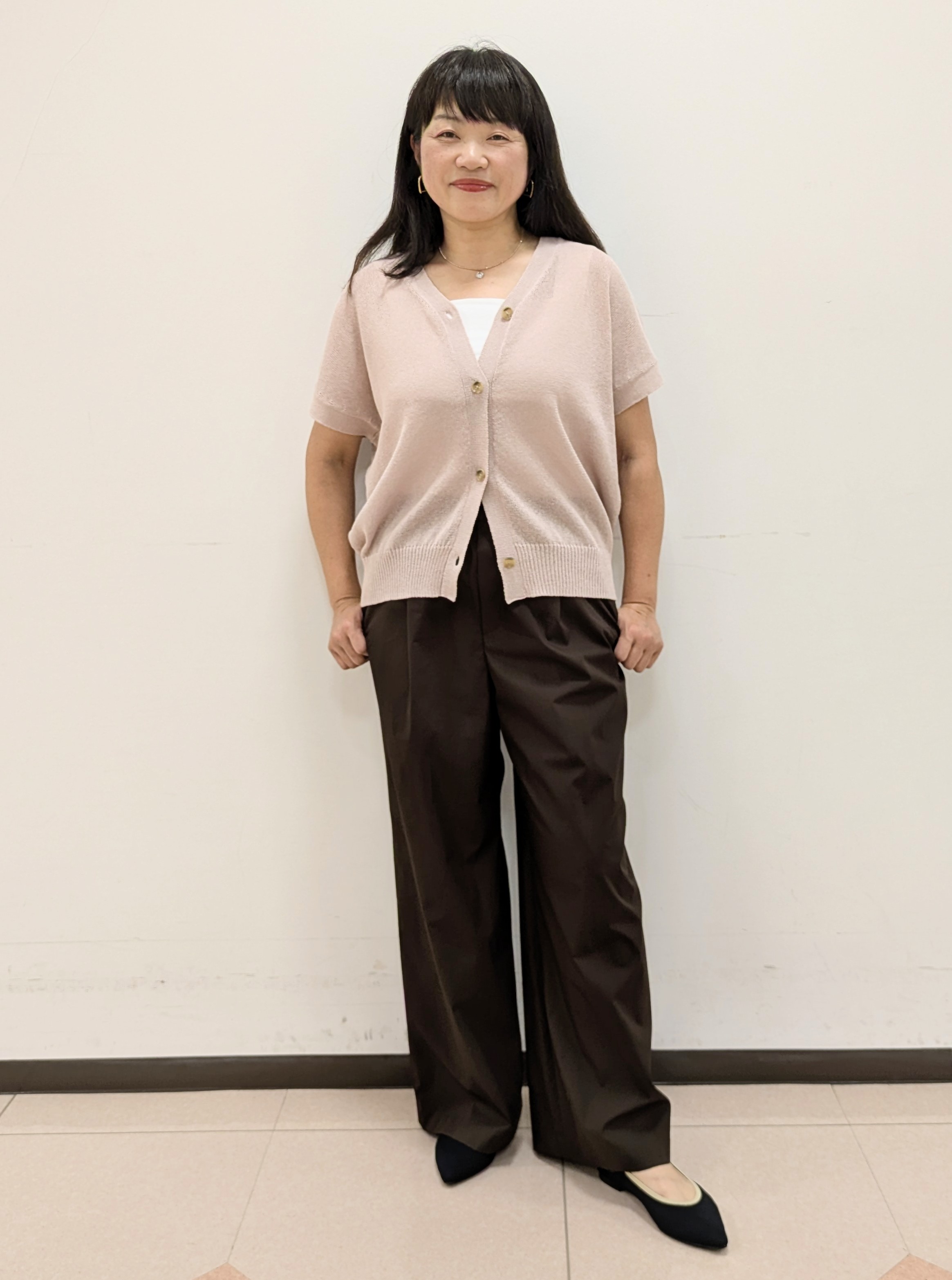 ともさんの「UNTITLED｜【洗える/清涼感】ドライタッチスリーブレスカーディガン」を使ったコーディネート