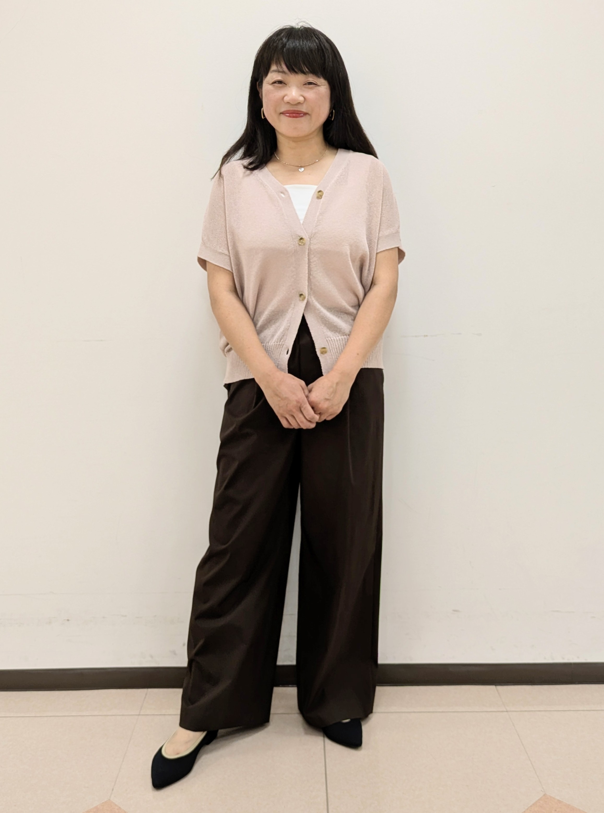 ともさんの「UNTITLED｜【洗える/清涼感】ドライタッチスリーブレスカーディガン」を使ったコーディネート