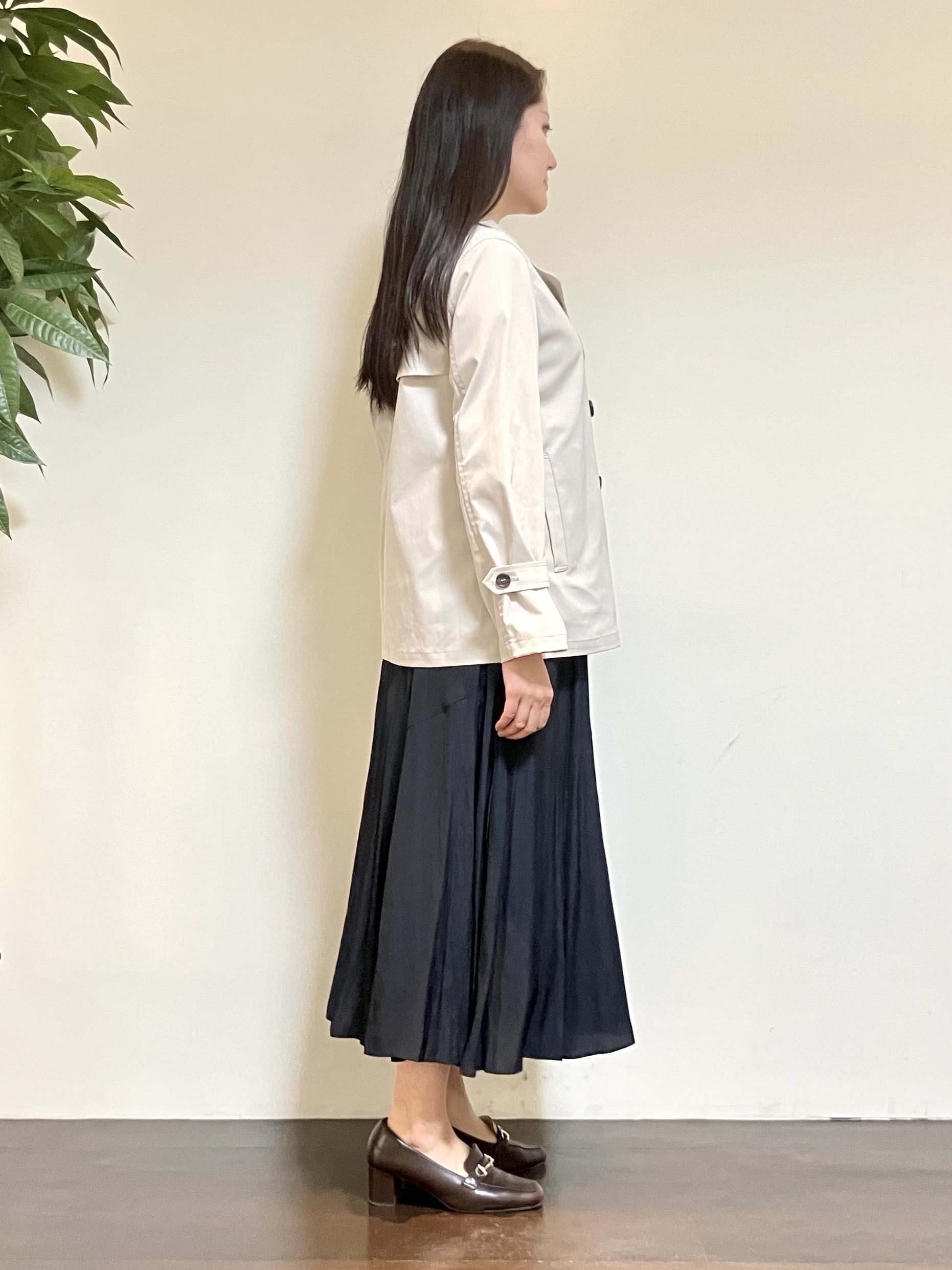 カレンさんの「UNTITLED｜【定番人気/はっ水/洗える】タスランショートトレンチコート」を使ったコーディネート