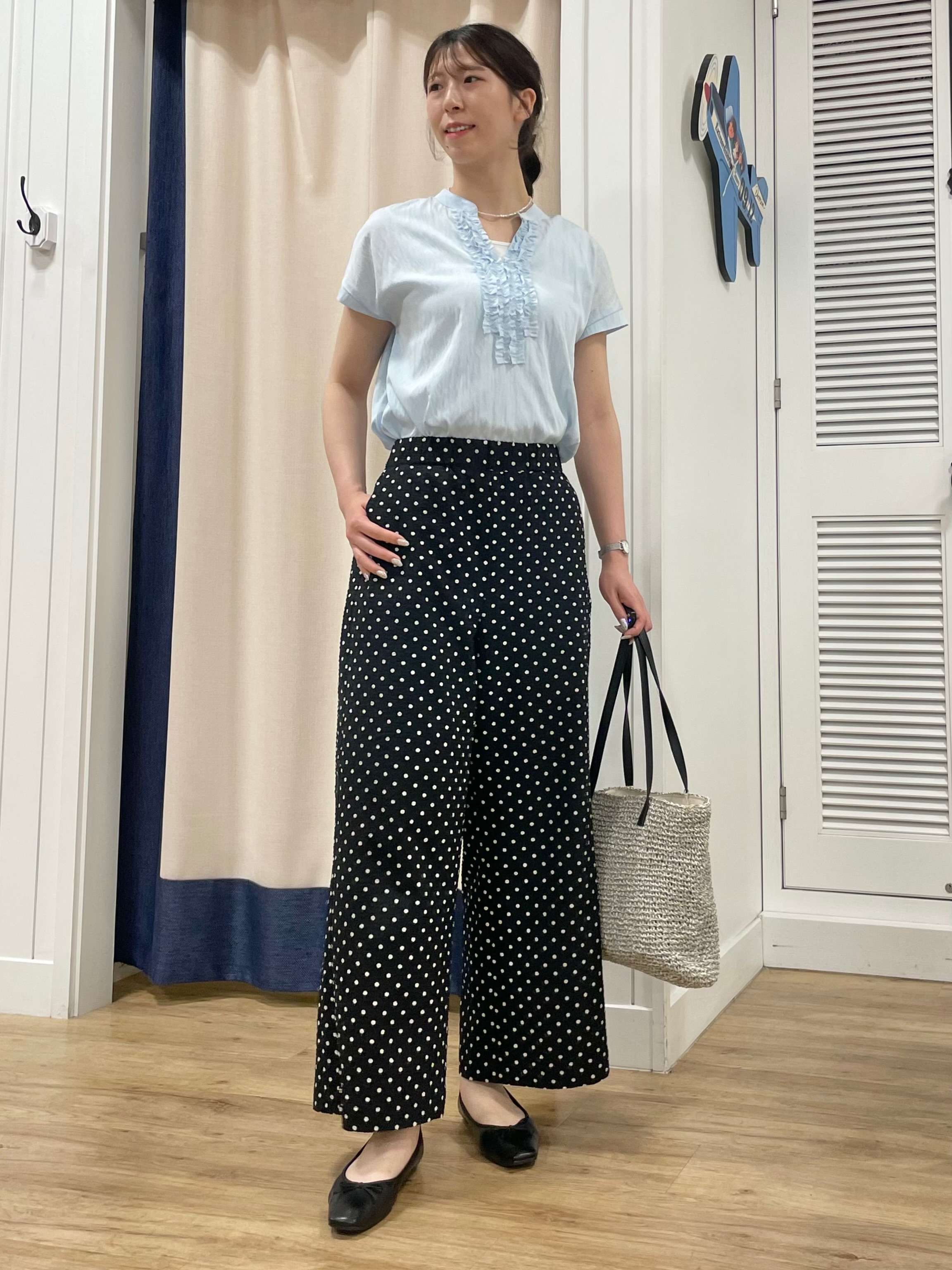 KANNAさんの「Dessin｜バンドカラーフロントフリルブラウス」を使ったコーディネート