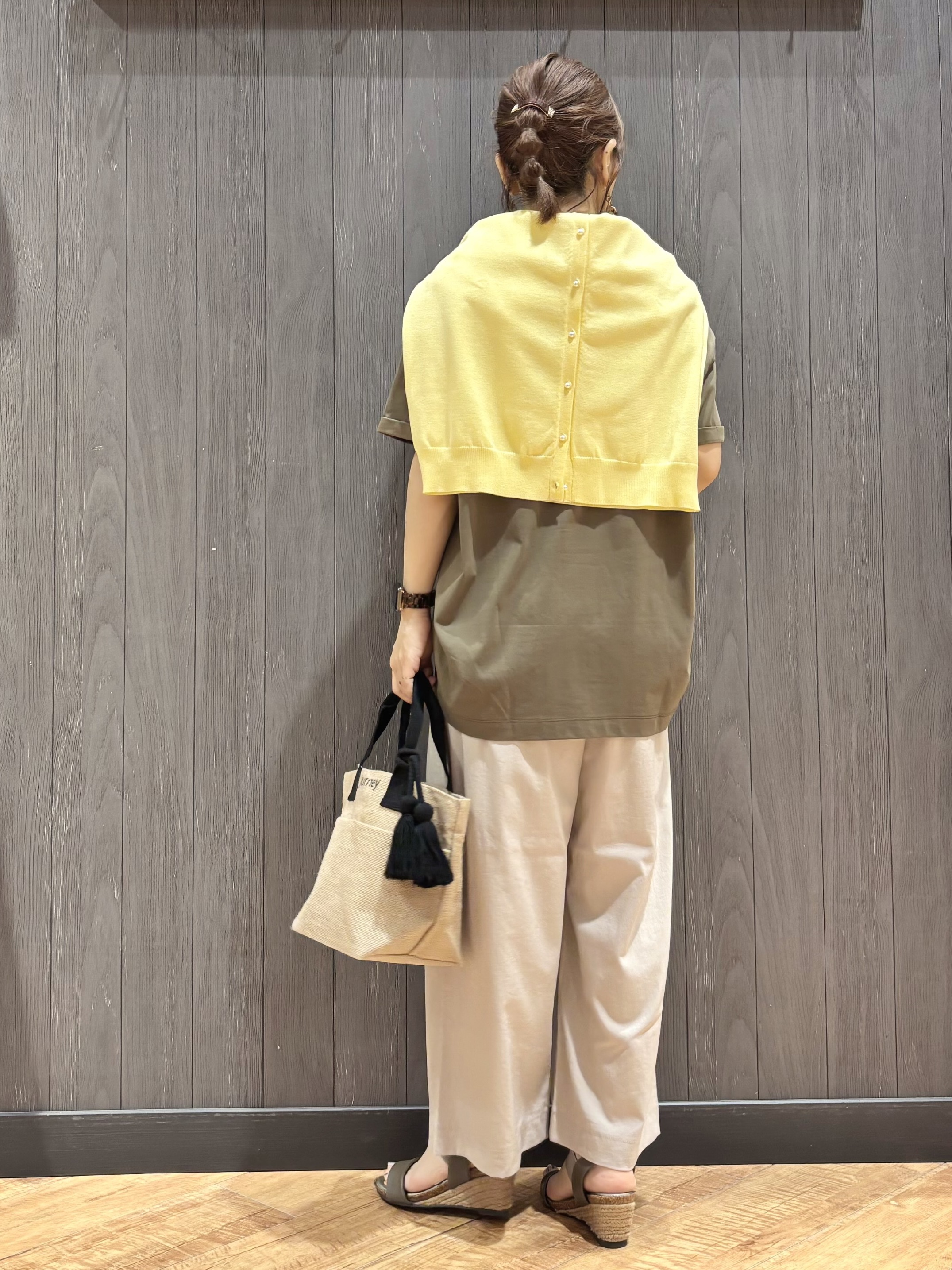 meiさんの「SHOO･LA･RUE｜【体型カバー/S-LL/洗濯機可】インせず決まる フロントタックデザインTシャツ」を使ったコーディネート