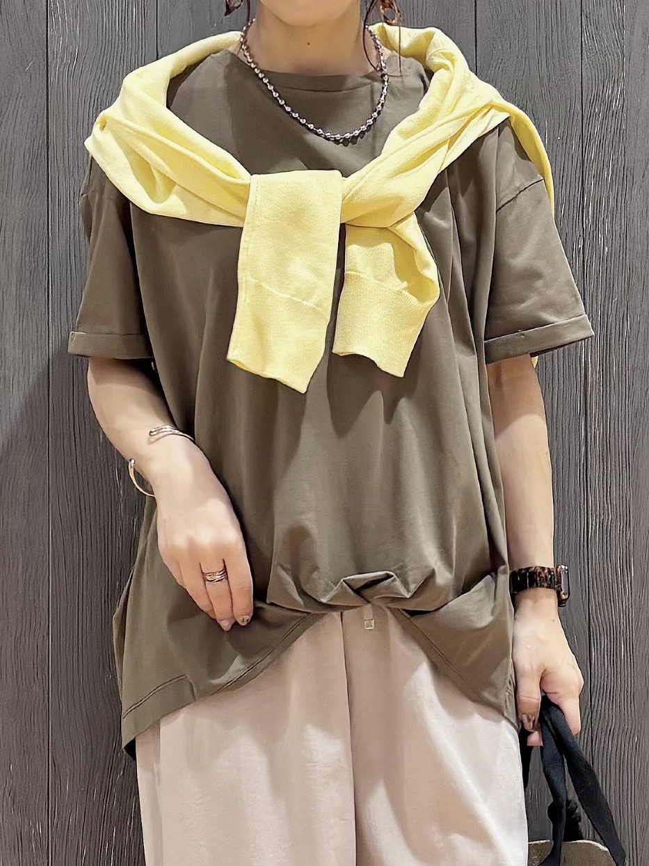 meiさんの「SHOO･LA･RUE｜【体型カバー/S-LL/洗濯機可】インせず決まる フロントタックデザインTシャツ」を使ったコーディネート