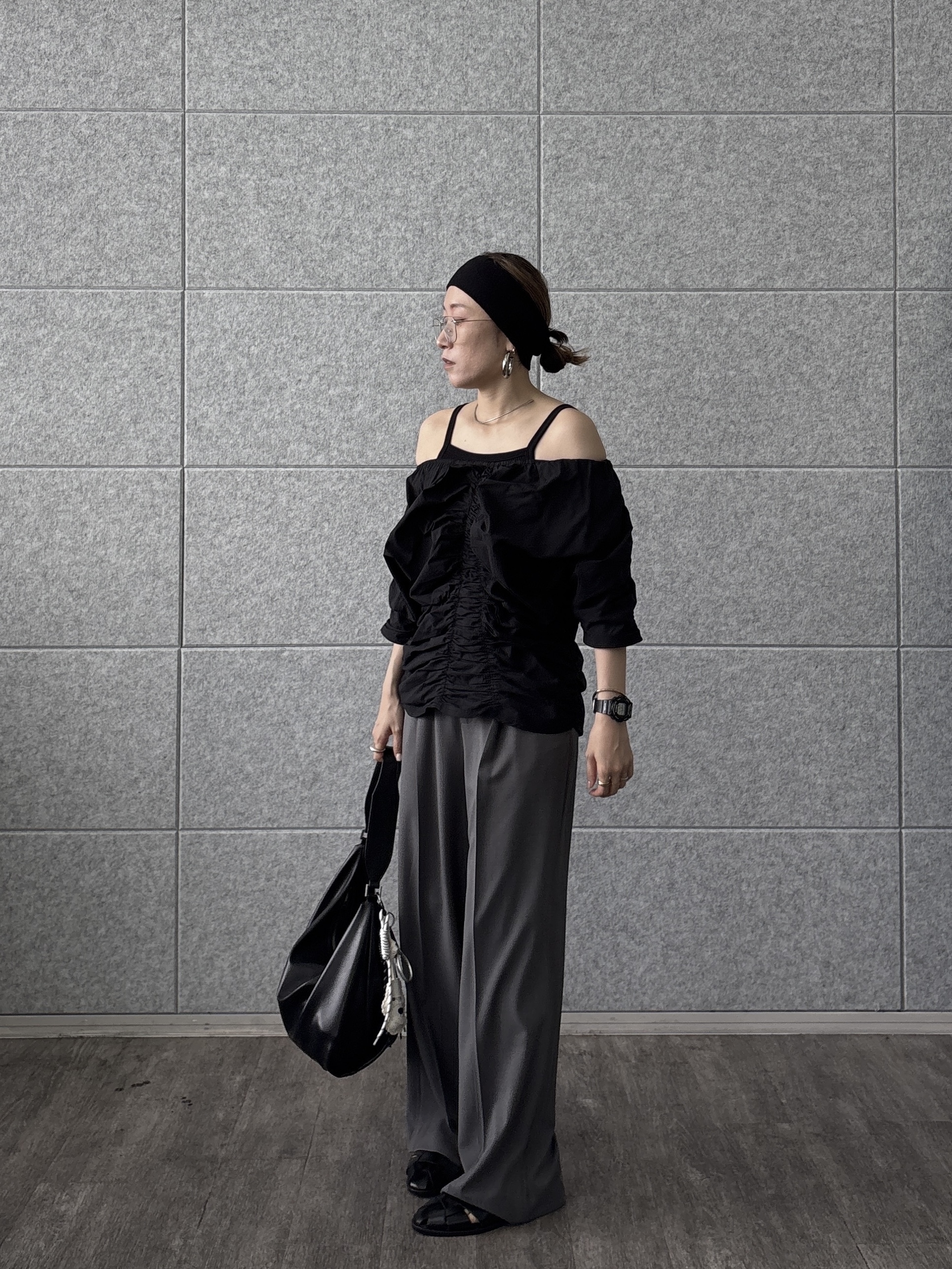 kotakiさんの「INDIVI｜シャーリングオフショルブラウス」を使ったコーディネート