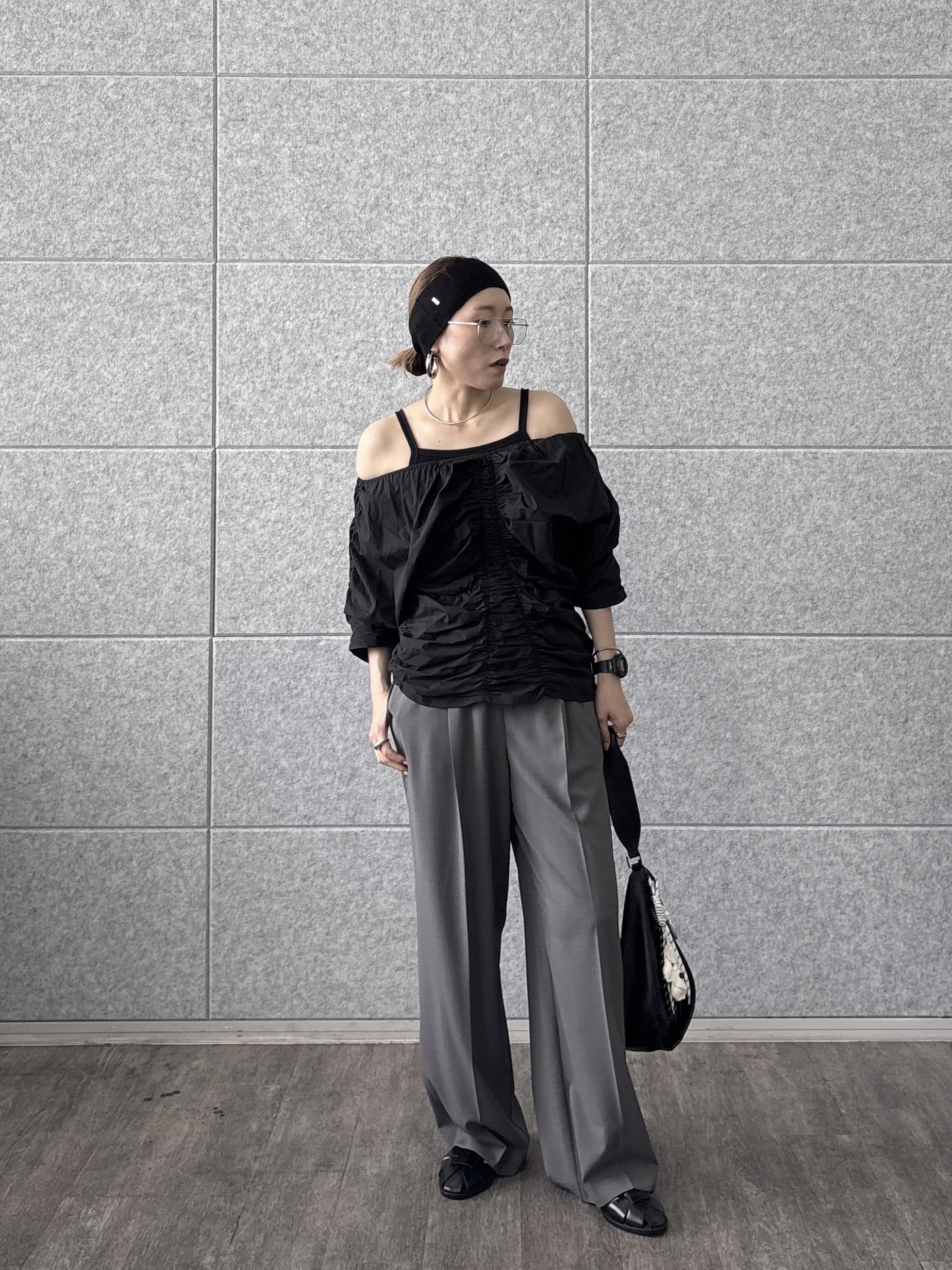 kotakiさんの「INDIVI｜シャーリングオフショルブラウス」を使ったコーディネート