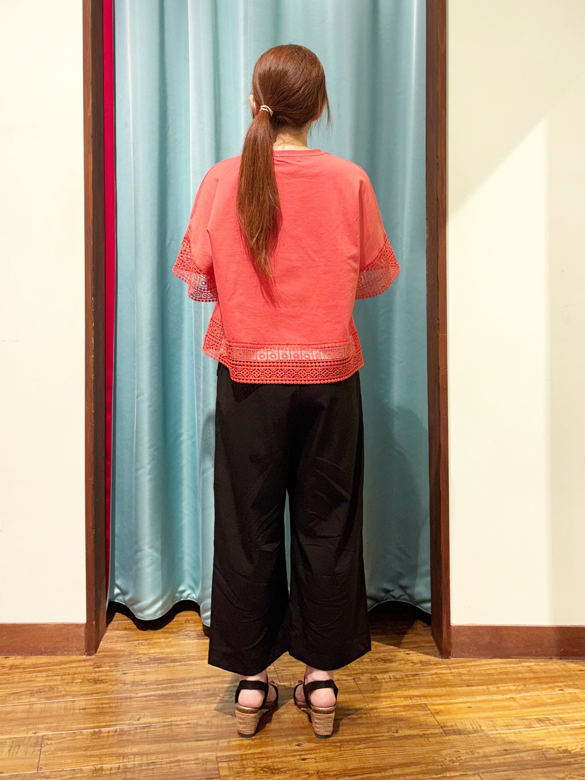 tukiさんの「SHOO･LA･RUE｜【洗濯機可/体型カバー/S-LL】レース使いがポイント デザインTシャツ」を使ったコーディネート
