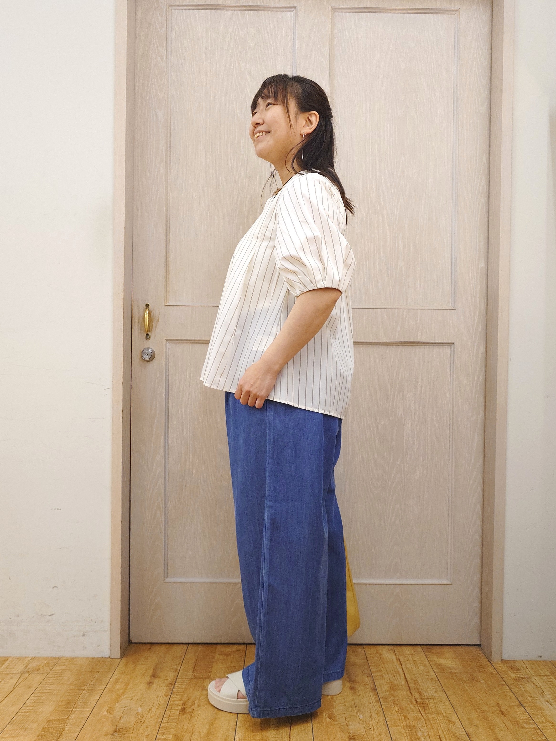 とろろさんの「SHOO･LA･RUE｜【高レビュー/洗濯後しわになりにくい/インせず着られる】自然に体型カバー 麻調ペプラムブラウス」を使ったコーディネート