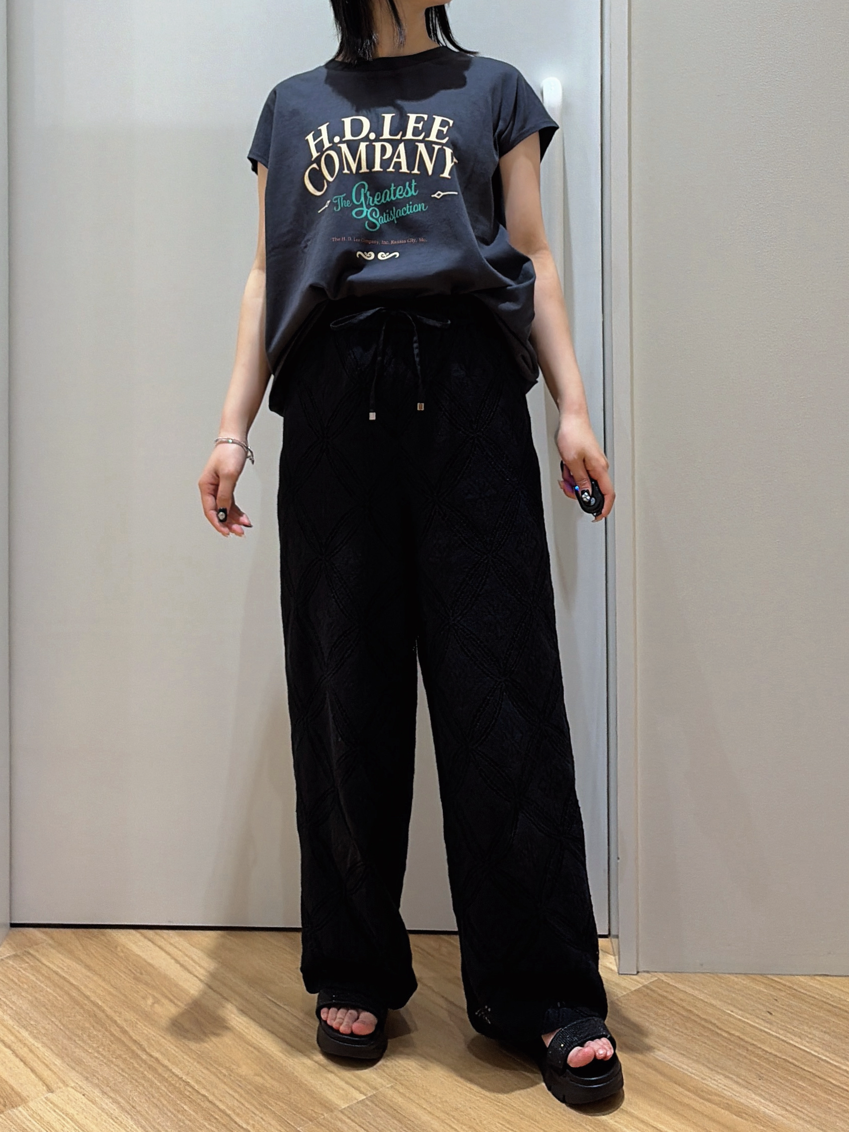 kanonさんの「grove｜【Lee&times;grove別注】PRINT　SLEEVELESS T-SHIRTS」を使ったコーディネート