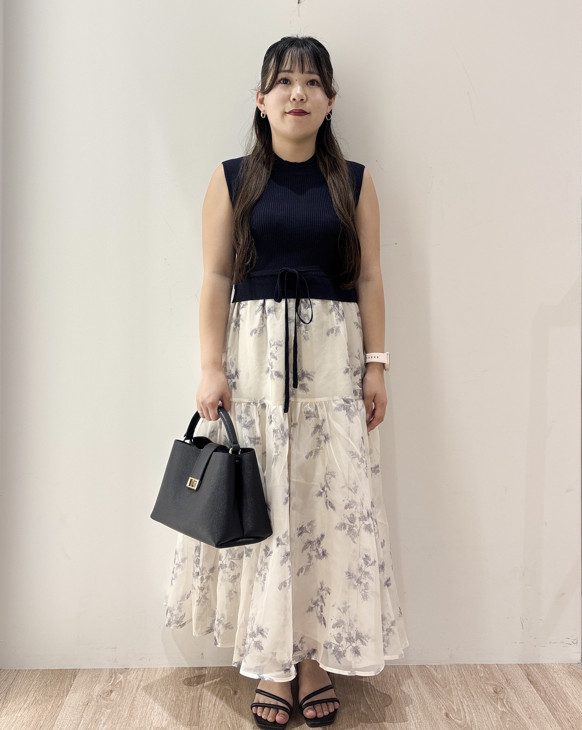 hinachiさんの「OPAQUE.CLIP｜【接触冷感】ビジューボタンカーディガン《抗ピリング／洗濯機OK》」を使ったコーディネート