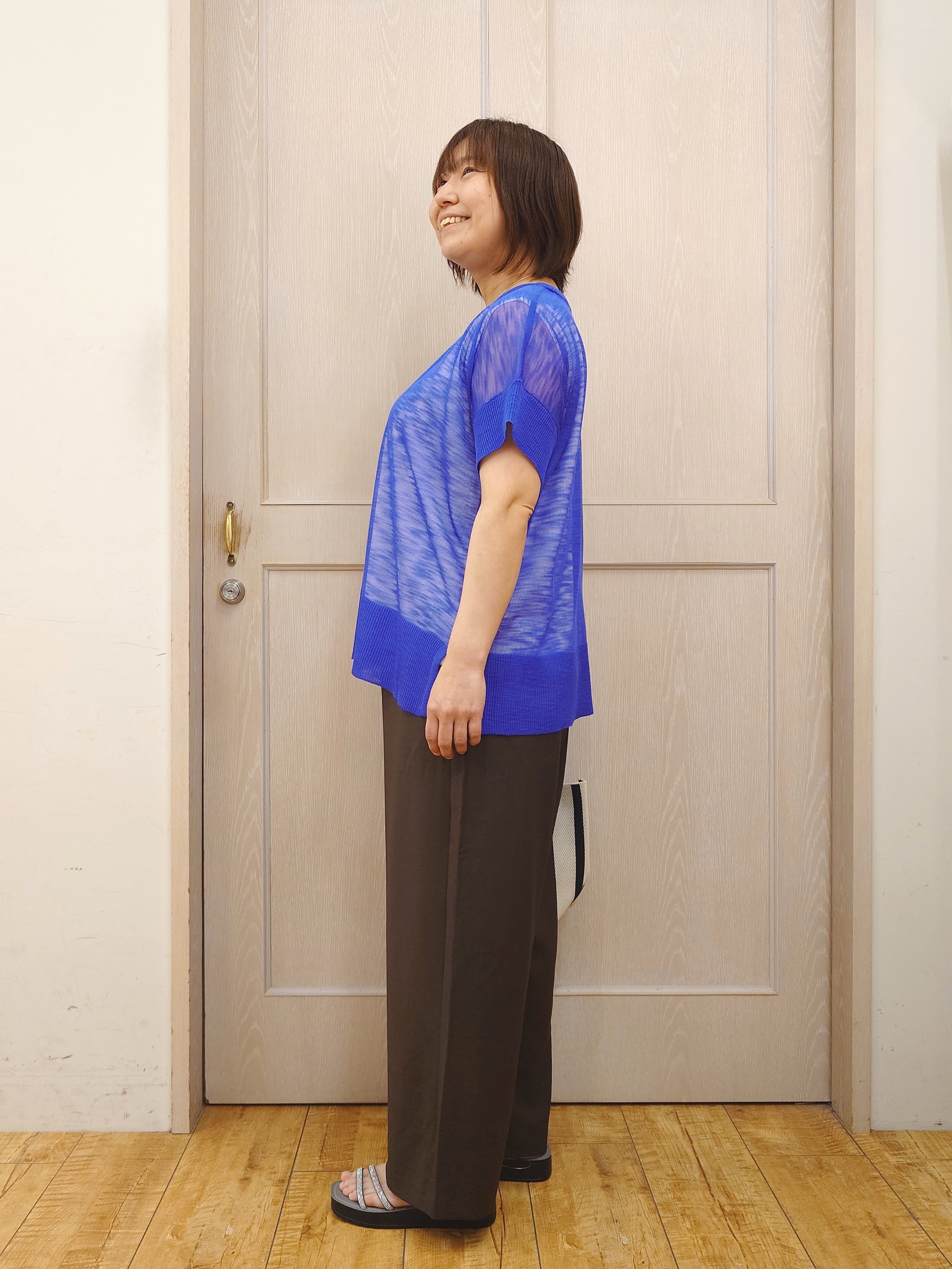 とろろさんの「SHOO･LA･RUE｜【2点セット/S-LL/体型カバー】さらりと涼し気 シアーニット+タンクトップ」を使ったコーディネート