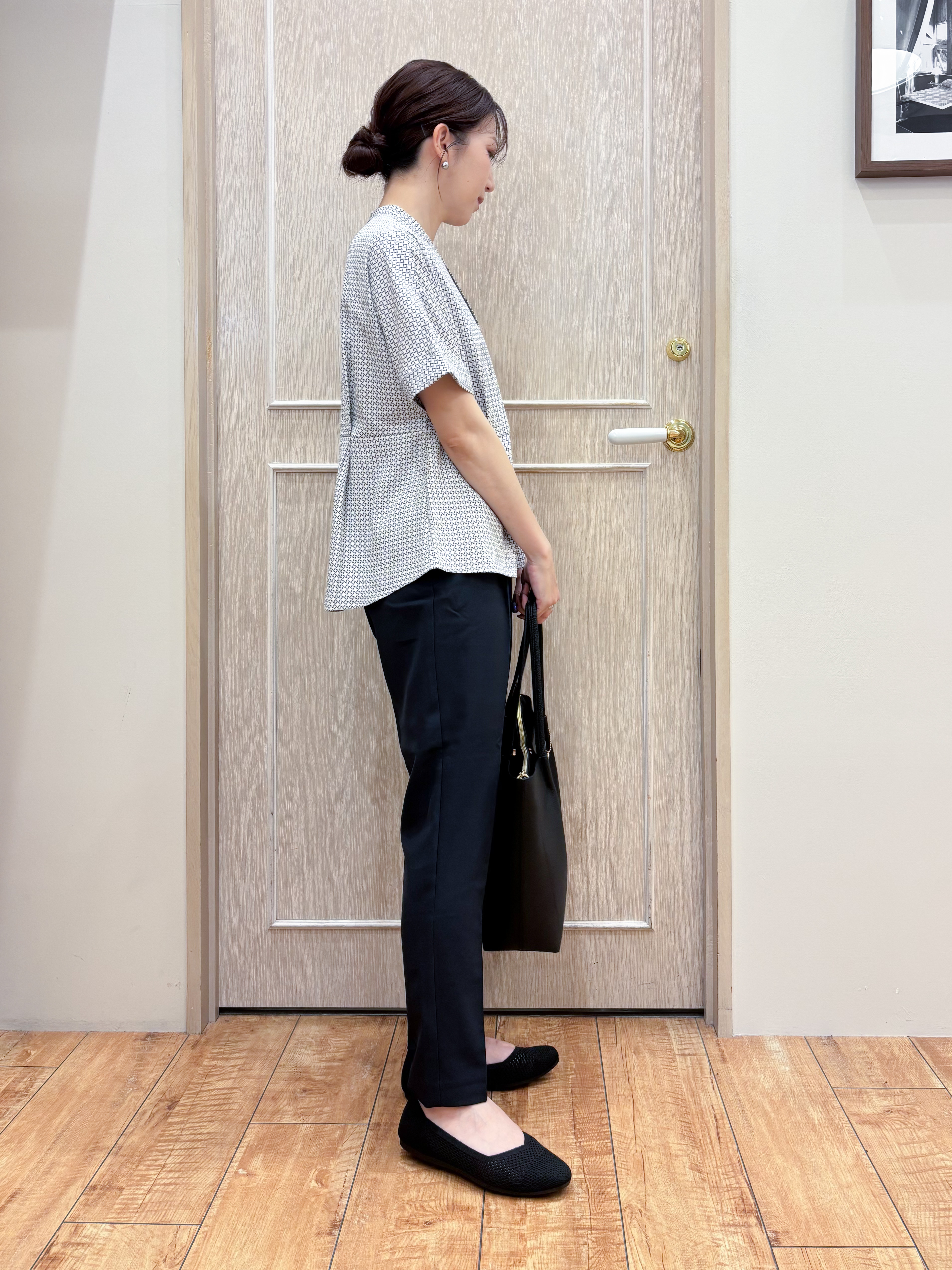 なみさんの「SHOO･LA･RUE｜【UV/通勤】洗濯後しわになりにくい インしない ウエストタックペプラムブラウス」を使ったコーディネート