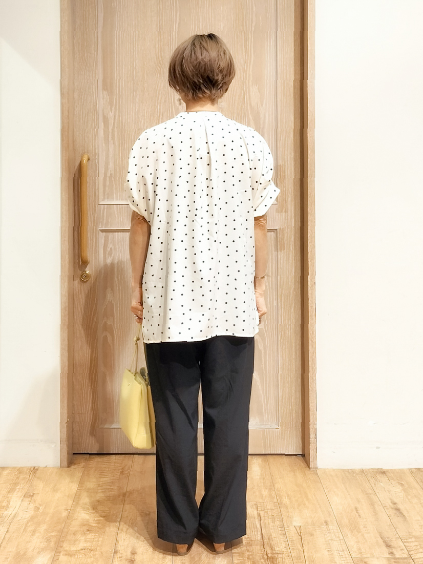 YUKIさんの「SHOO･LA･RUE｜【洗濯機可／洗濯後しわになりにくい】大人の甘さをプラスする ドット柄袖タックブラウス」を使ったコーディネート