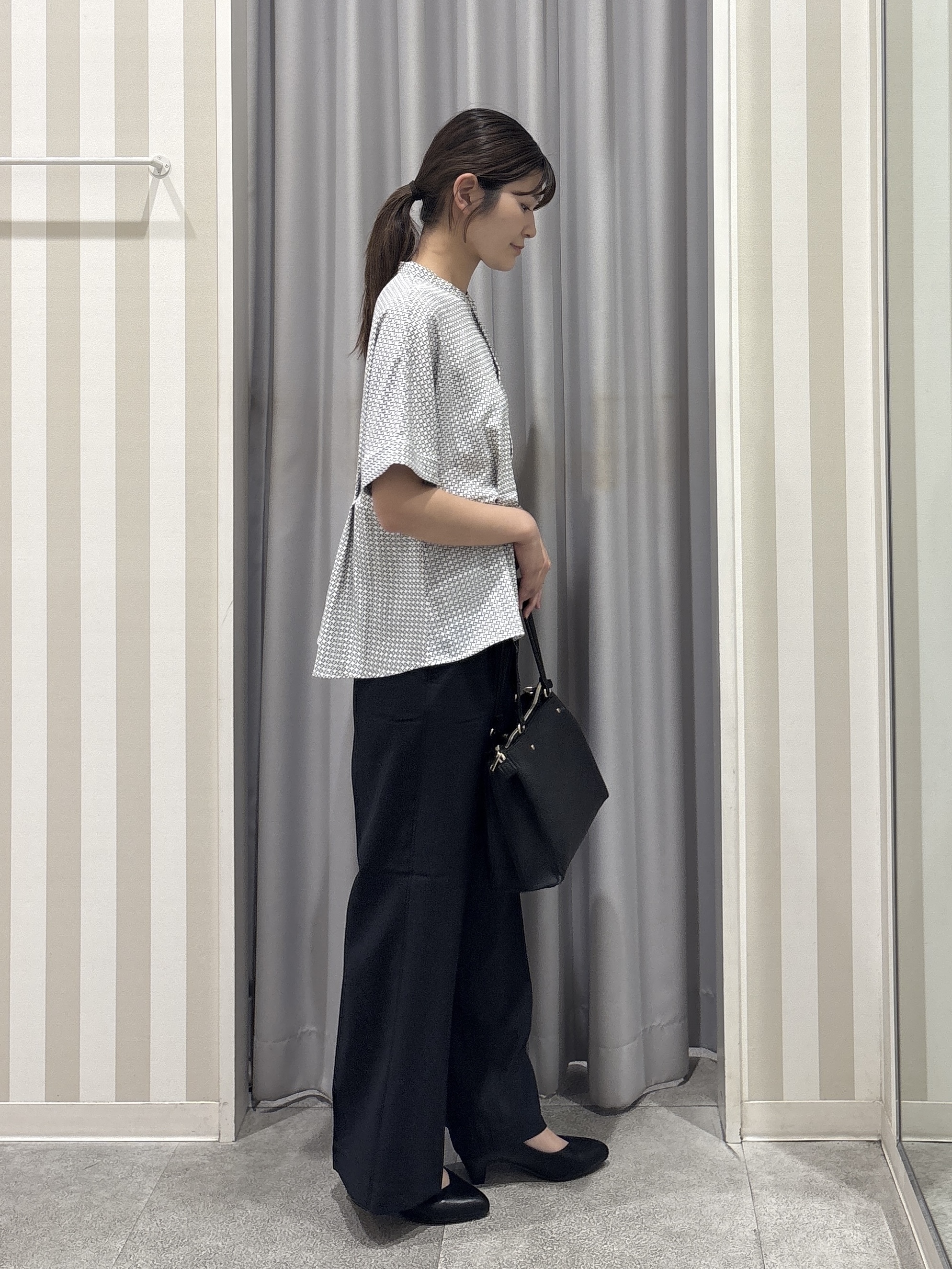 Rikaさんの「SHOO･LA･RUE｜【UV/通勤】洗濯後しわになりにくい インしない ウエストタックペプラムブラウス」を使ったコーディネート