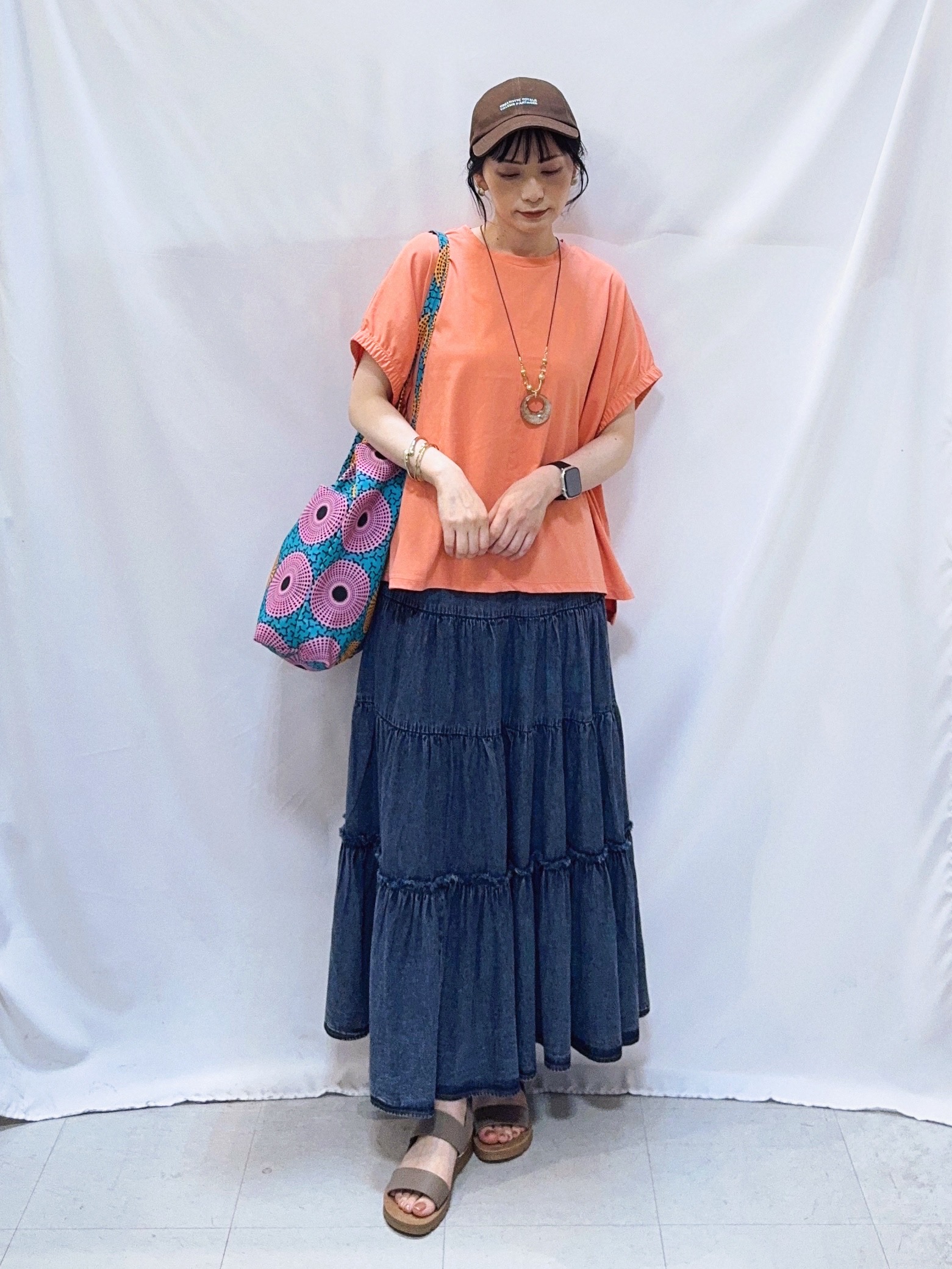 𝐇𝐢𝐫𝐨𝐦𝐢さんの「SHOO･LA･RUE｜【洗濯機可】シンプルにこなれて見せる お袖ギャザードルマンTシャツ」を使ったコーディネート